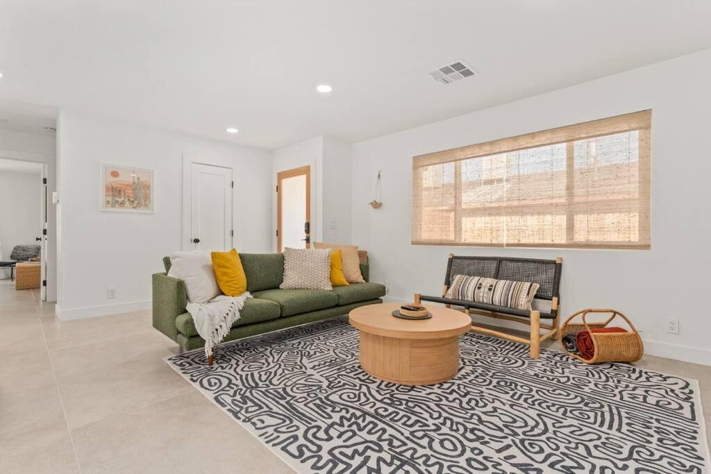 Three-Bedroom House photo 3