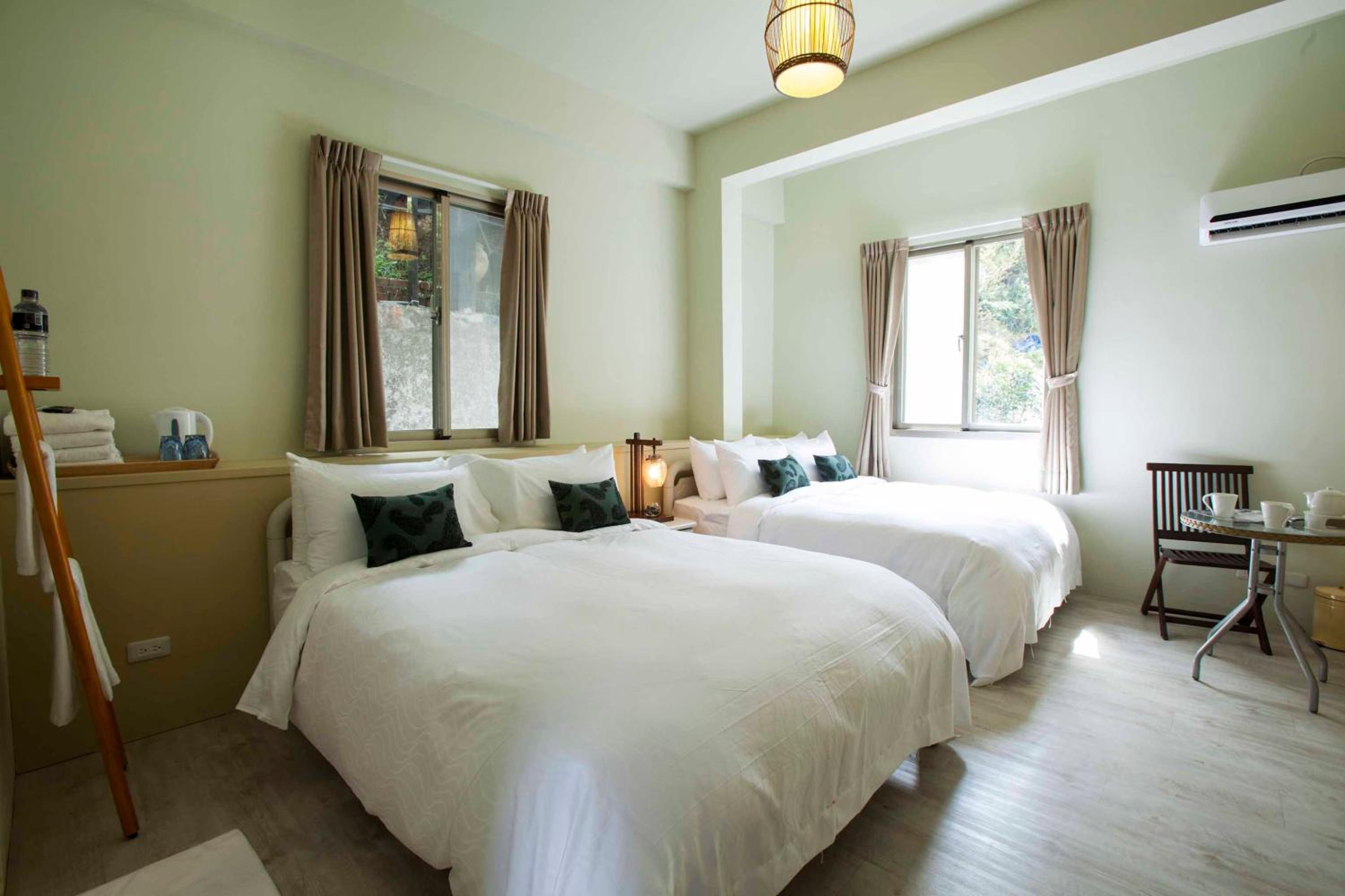Quadruple Room with Private Bathroom photo 1
