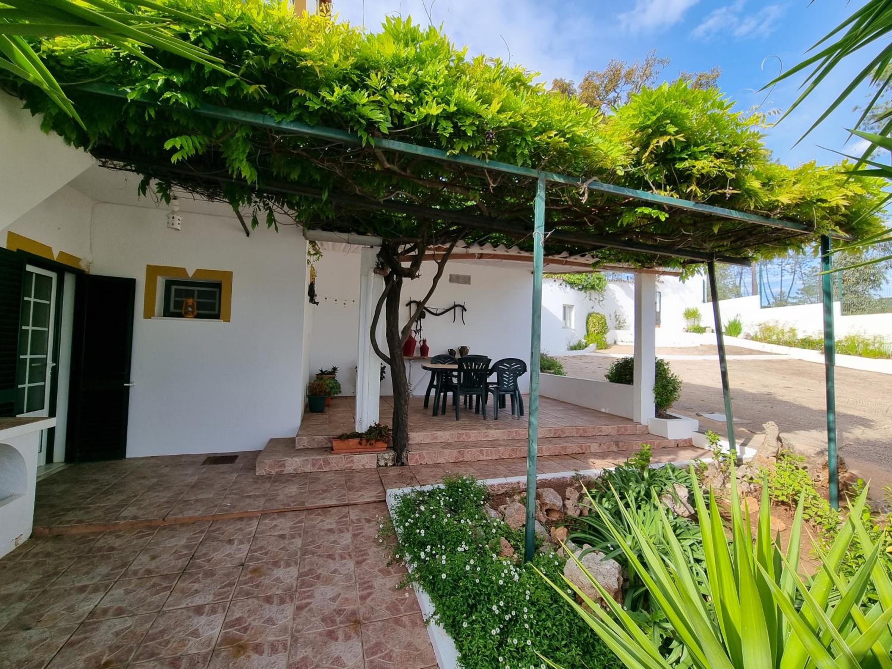 Two-Bedroom House - Photo 4