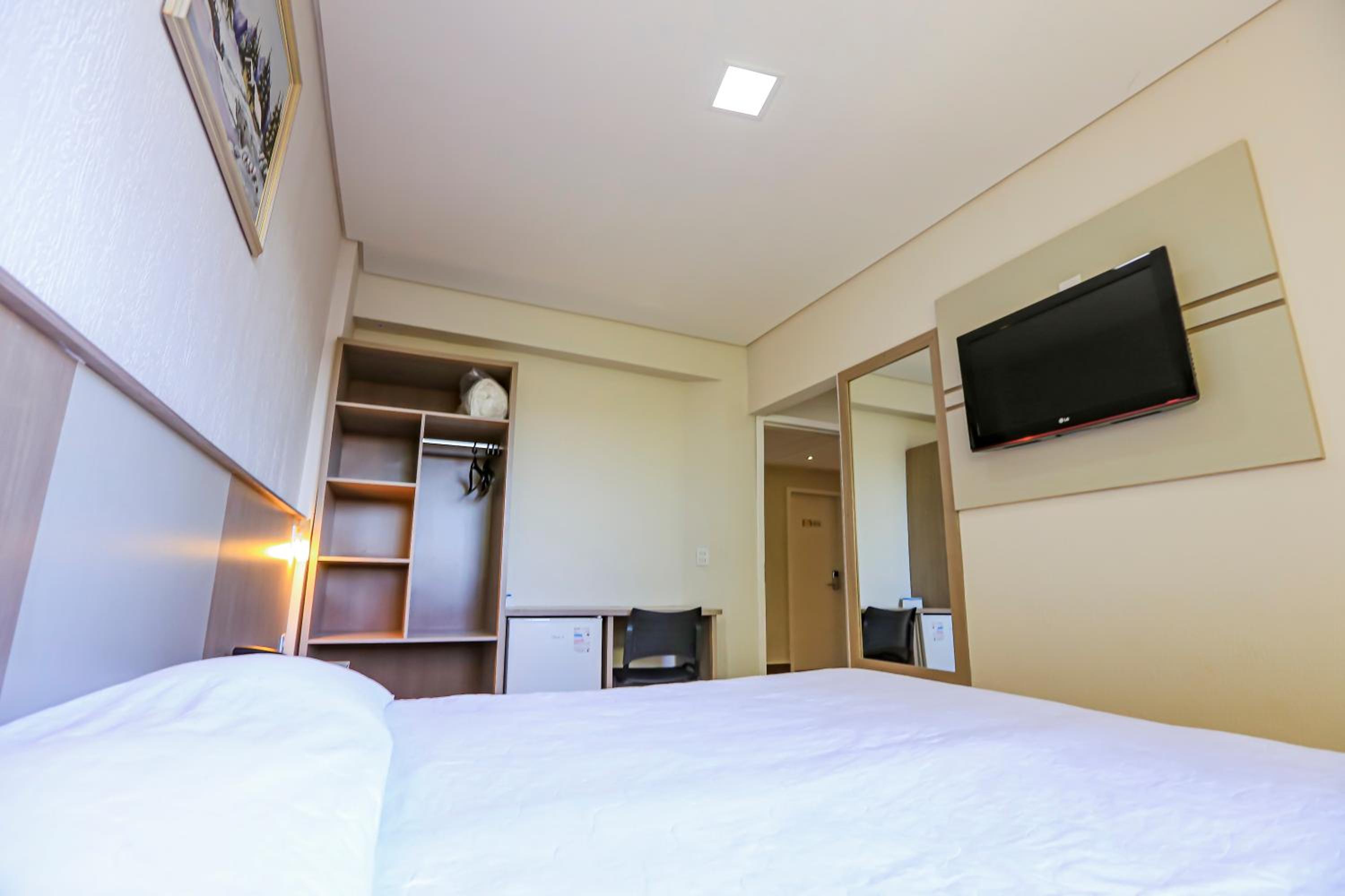 Standard Double or Twin Room photo 3