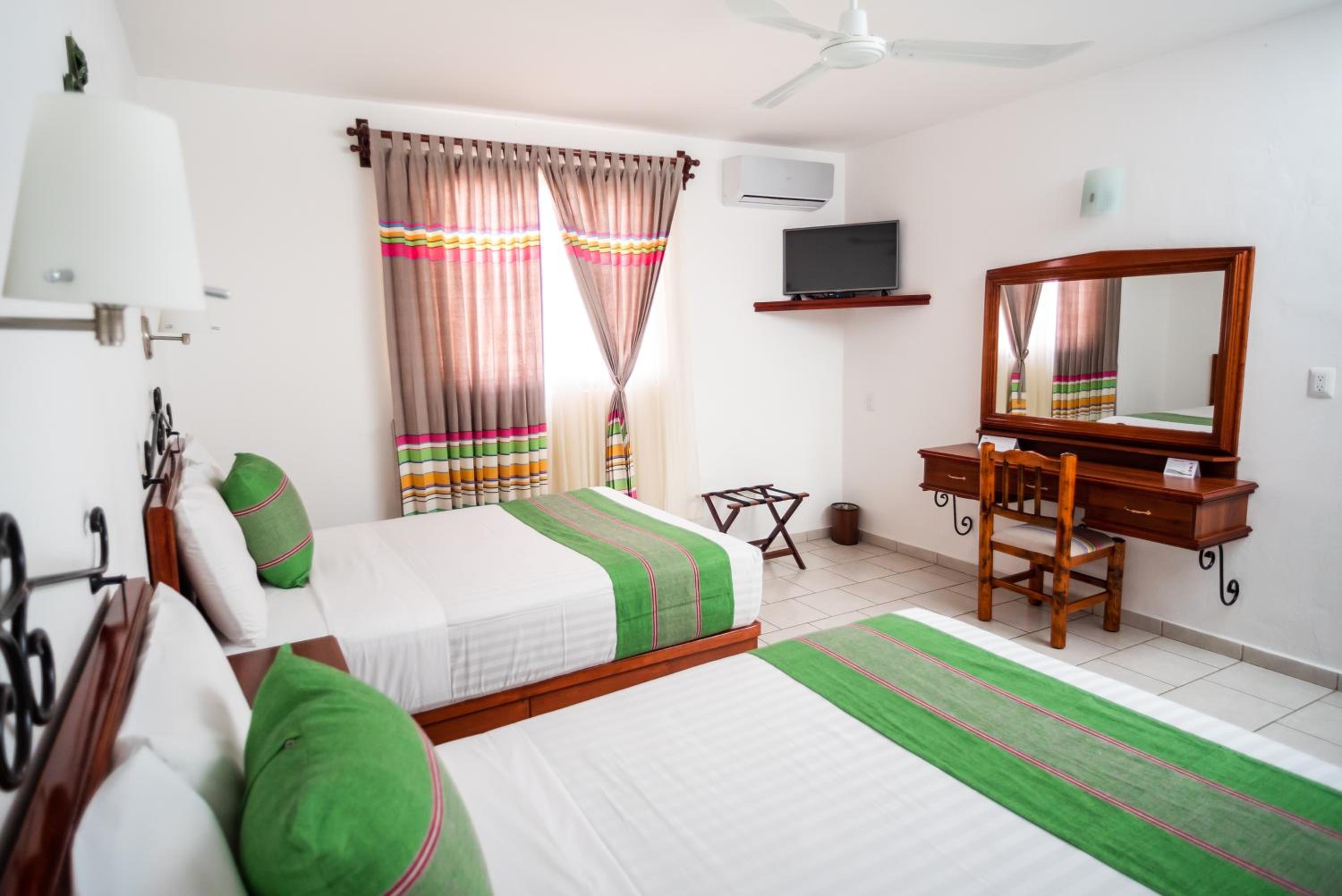 Double Room with Two Double Beds - Photo 5