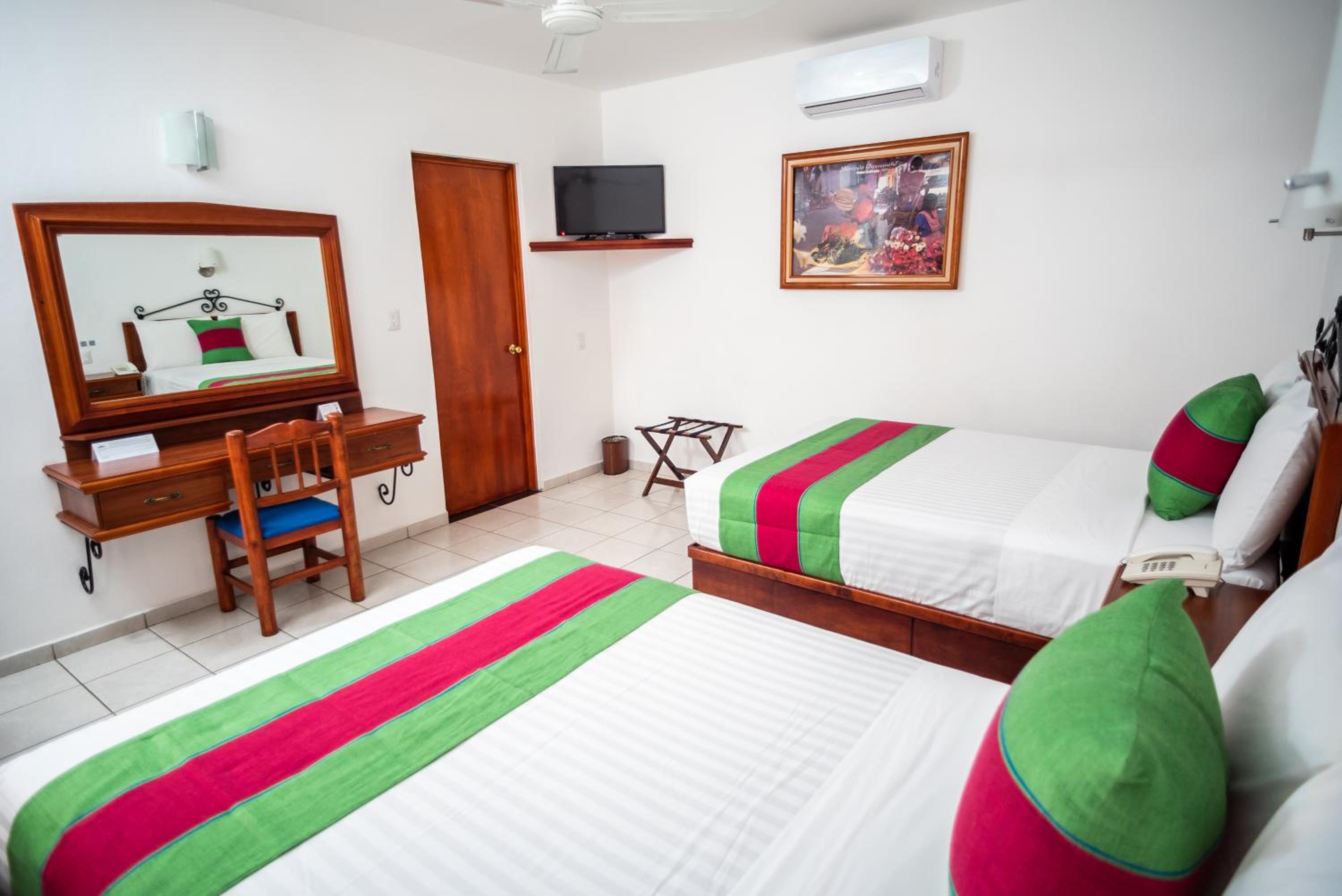 Double Room with Two Double Beds - Photo 1