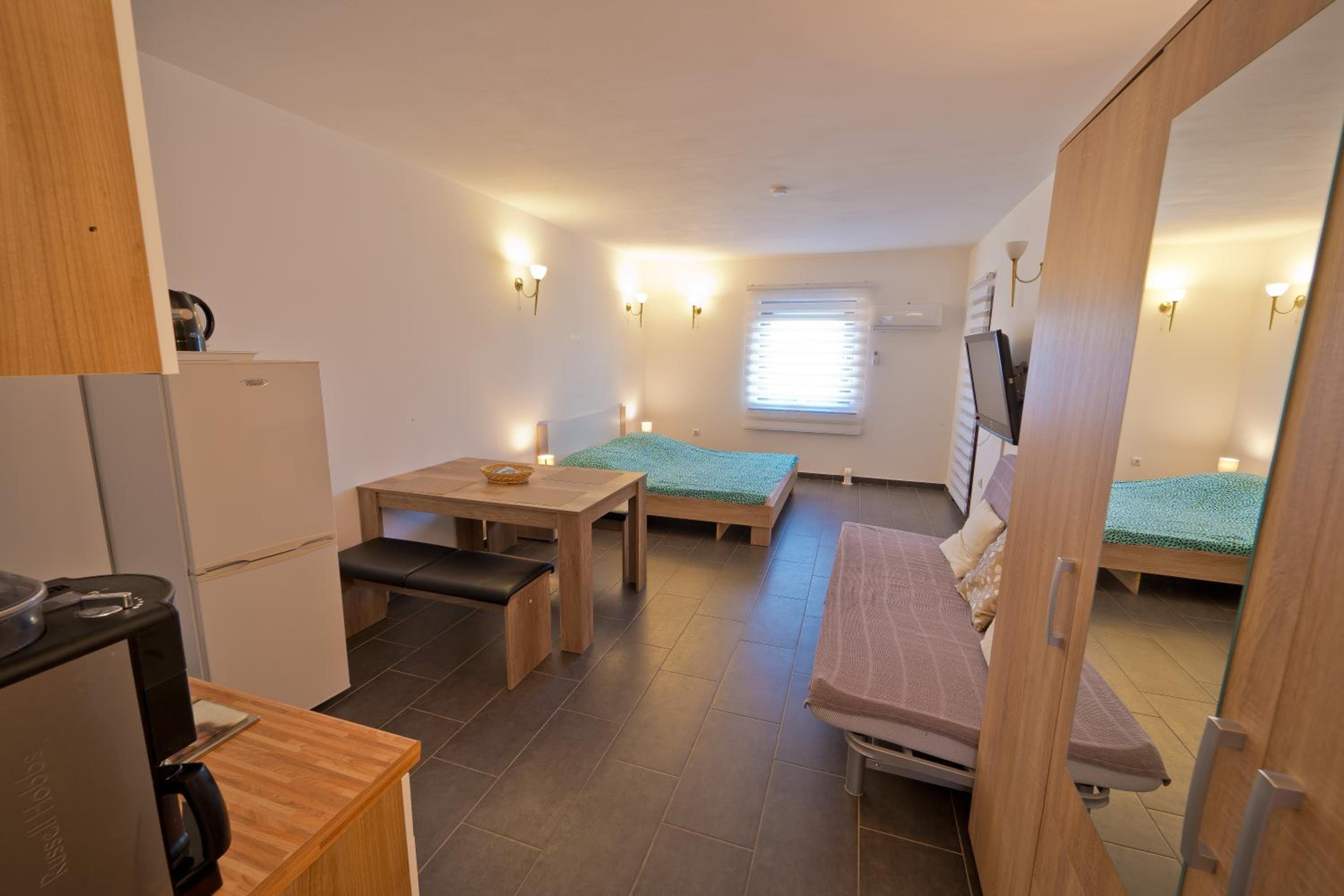 Studio Apartment photo 1