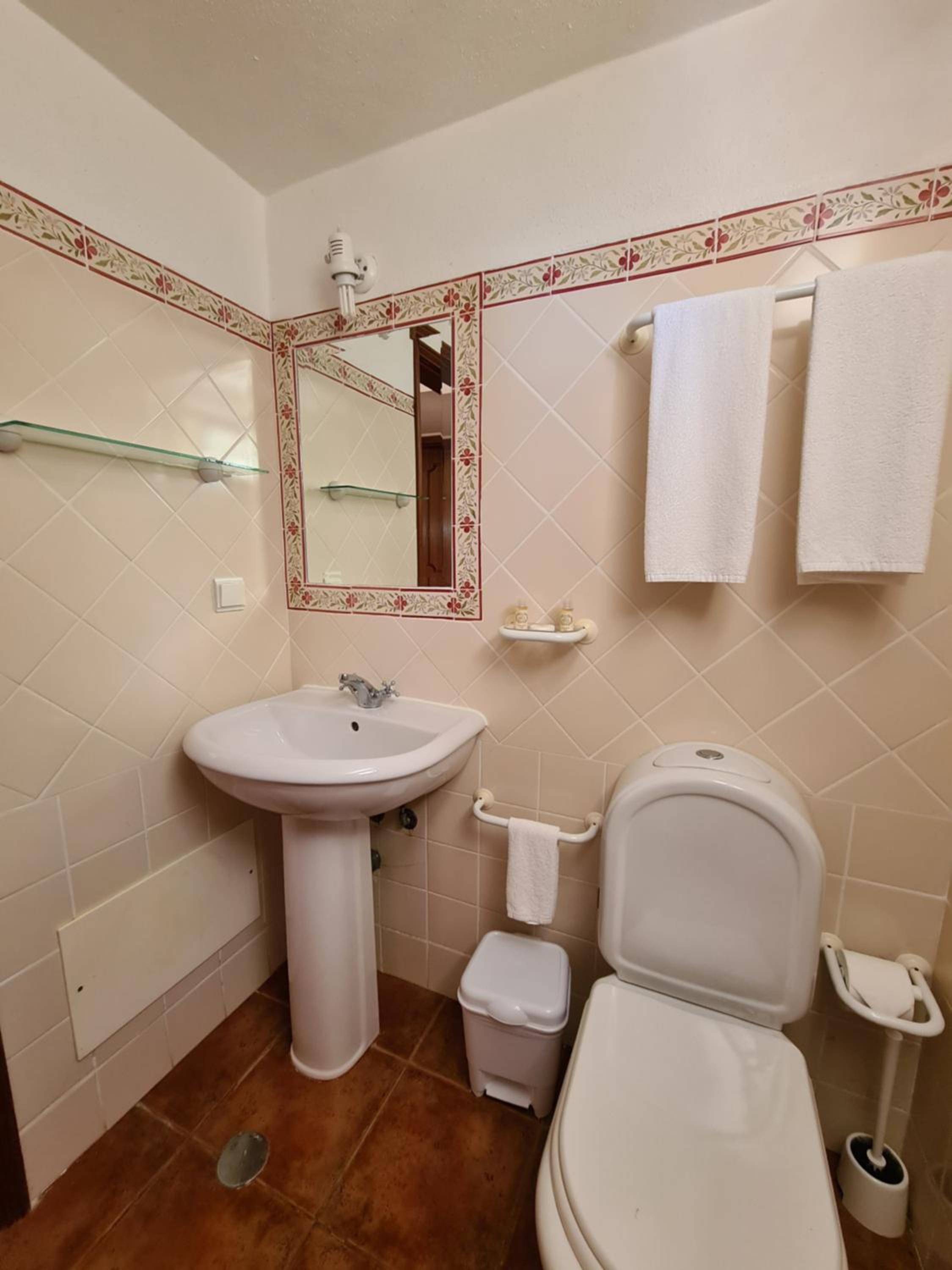 Two-Bedroom House - Photo 13