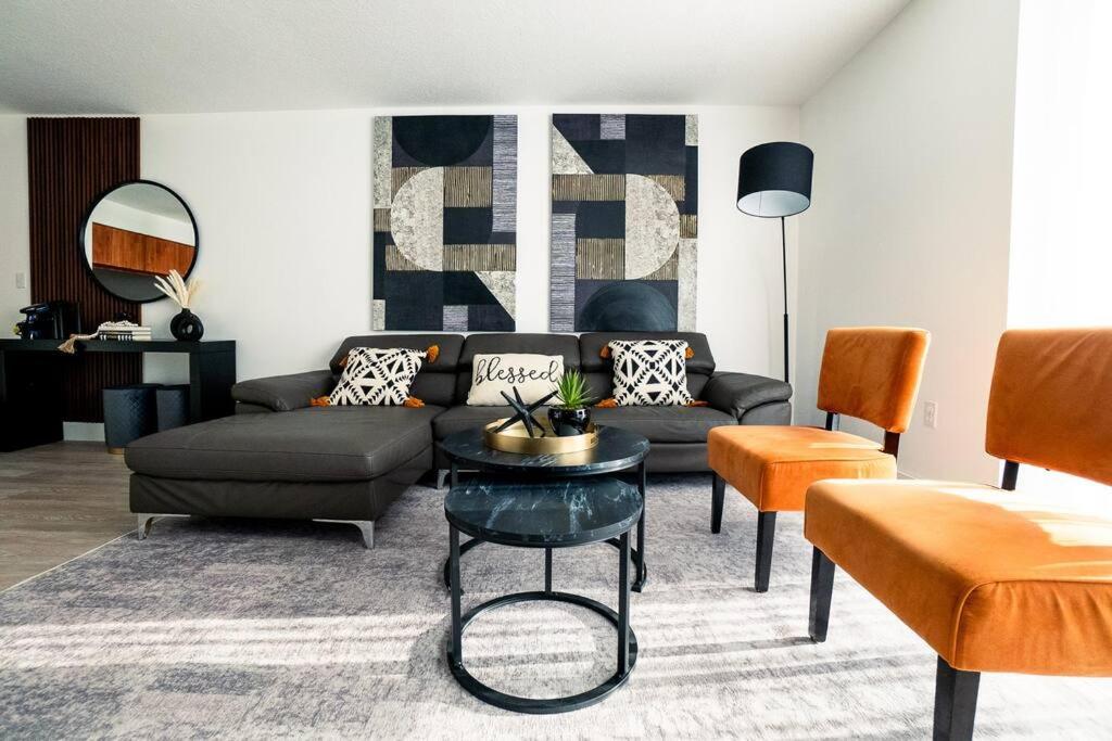 Three-Bedroom Apartment photo 2