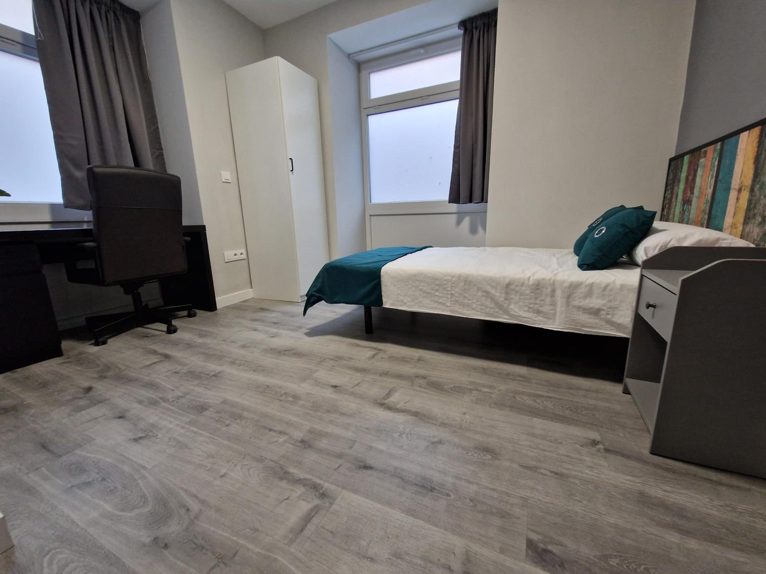Single Room with Private Bathroom photo 2