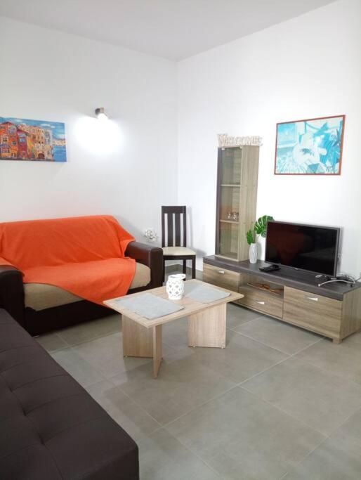 One-Bedroom Standard Apartment
