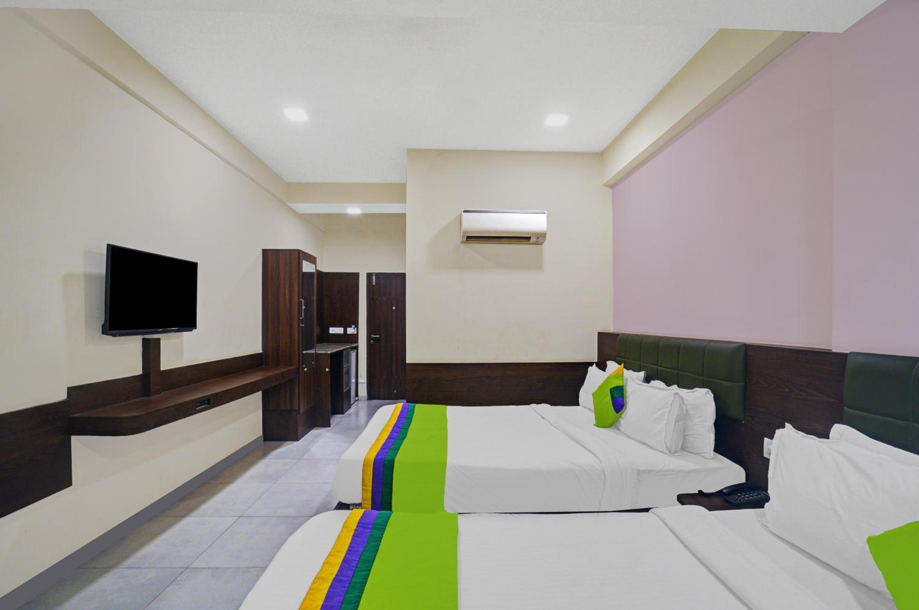 Deluxe Triple Room - Photo 18