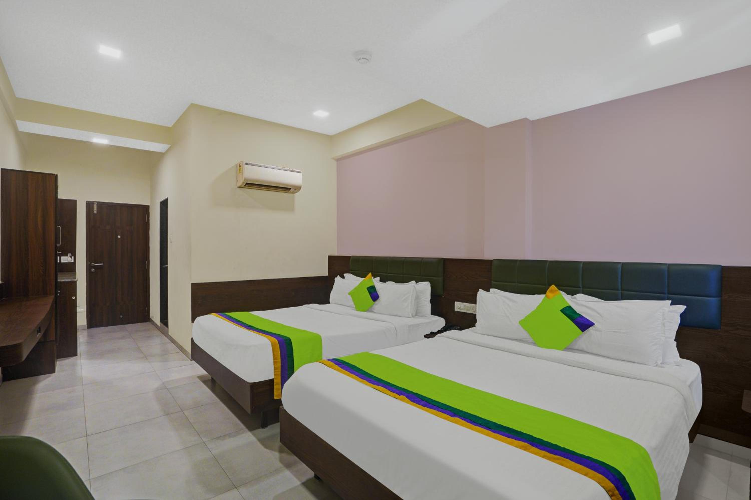 Deluxe Triple Room - Photo 19