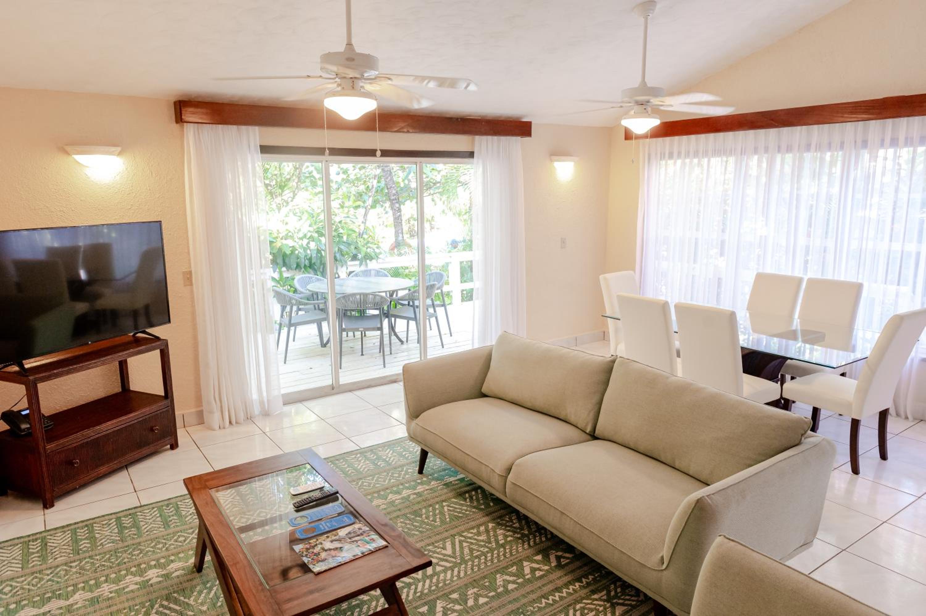 Three-Bedroom Villa photo 3