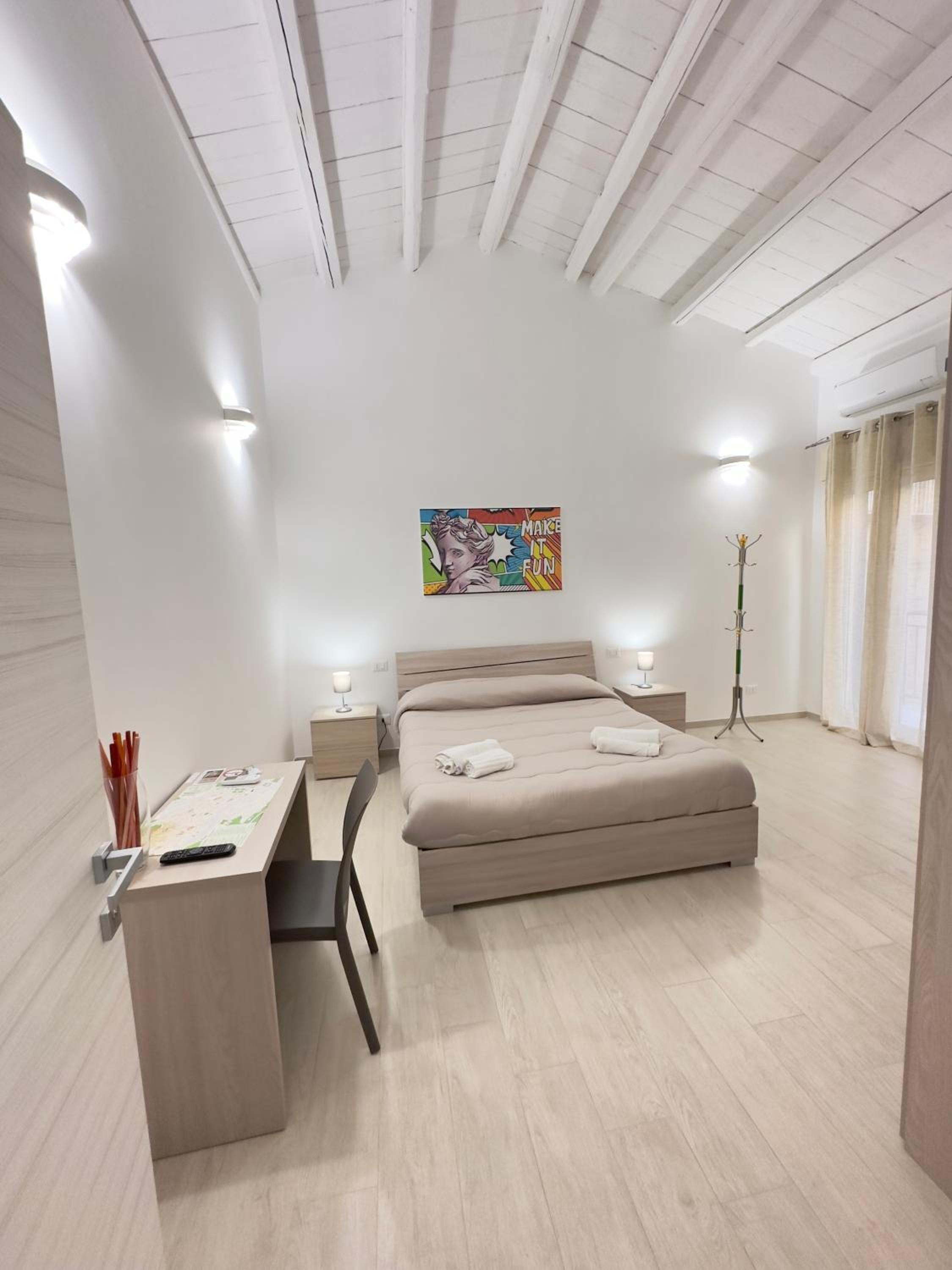 Deluxe Room - Photo 10