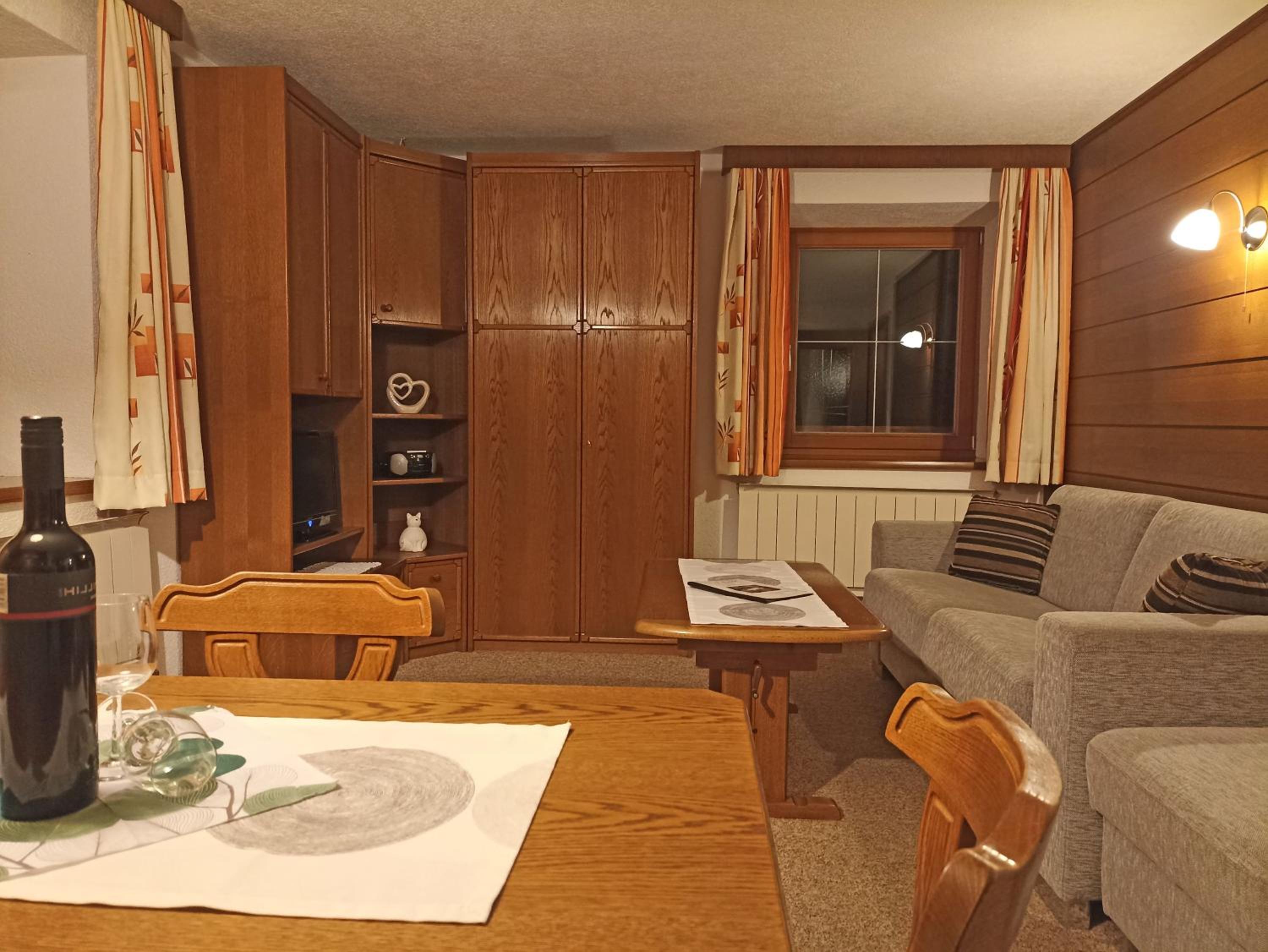 One-Bedroom Apartment with Balcony photo 1