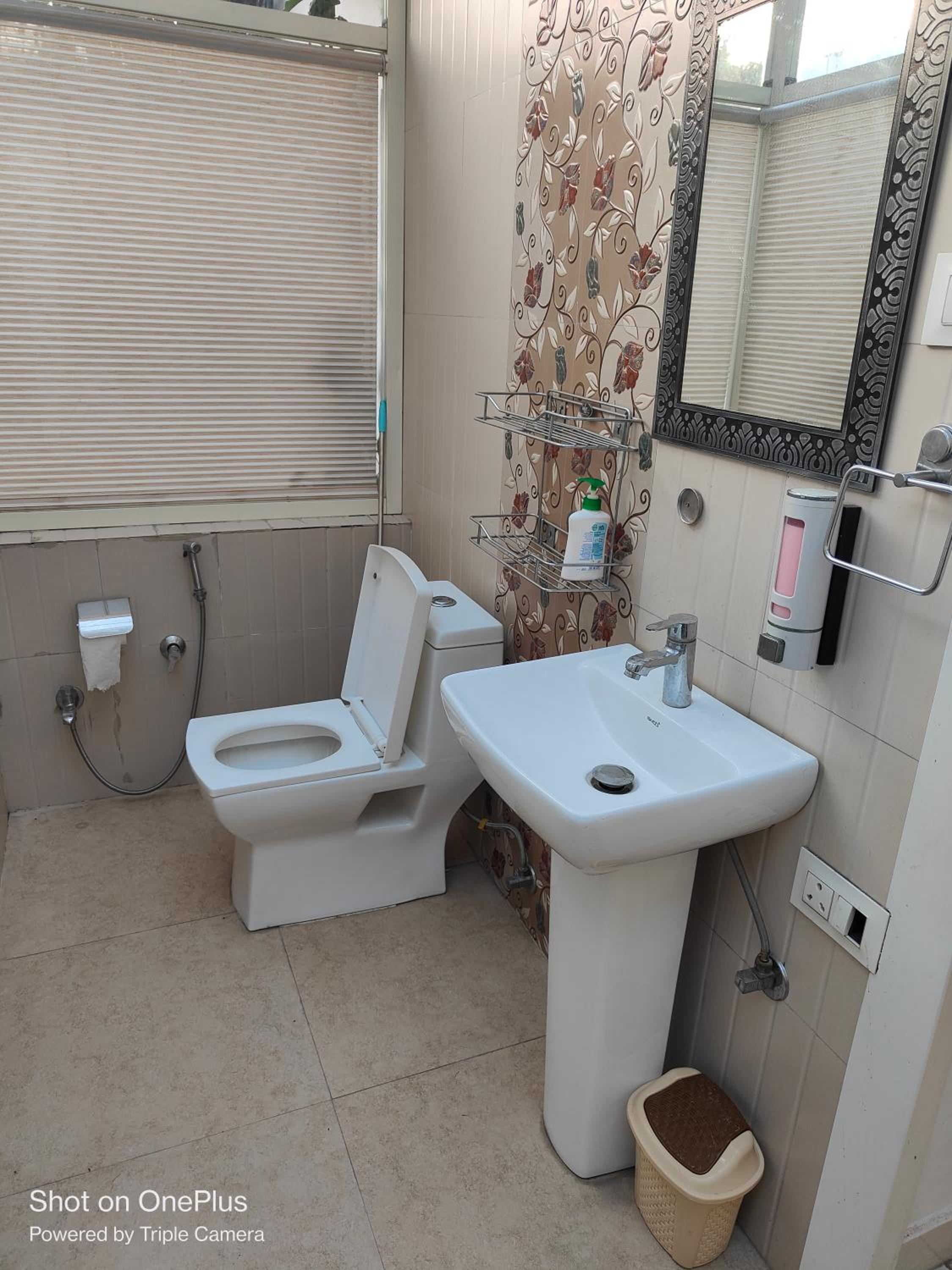 Double Room with Garden View - Photo 2