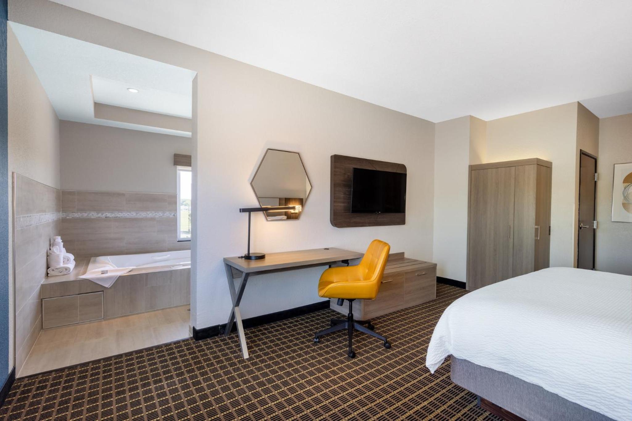 King Suite - Photo 3