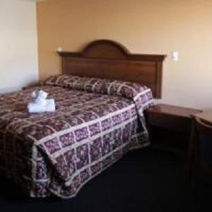 Standard King Room - Photo 7