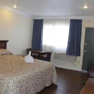 Standard King Room - Photo 3