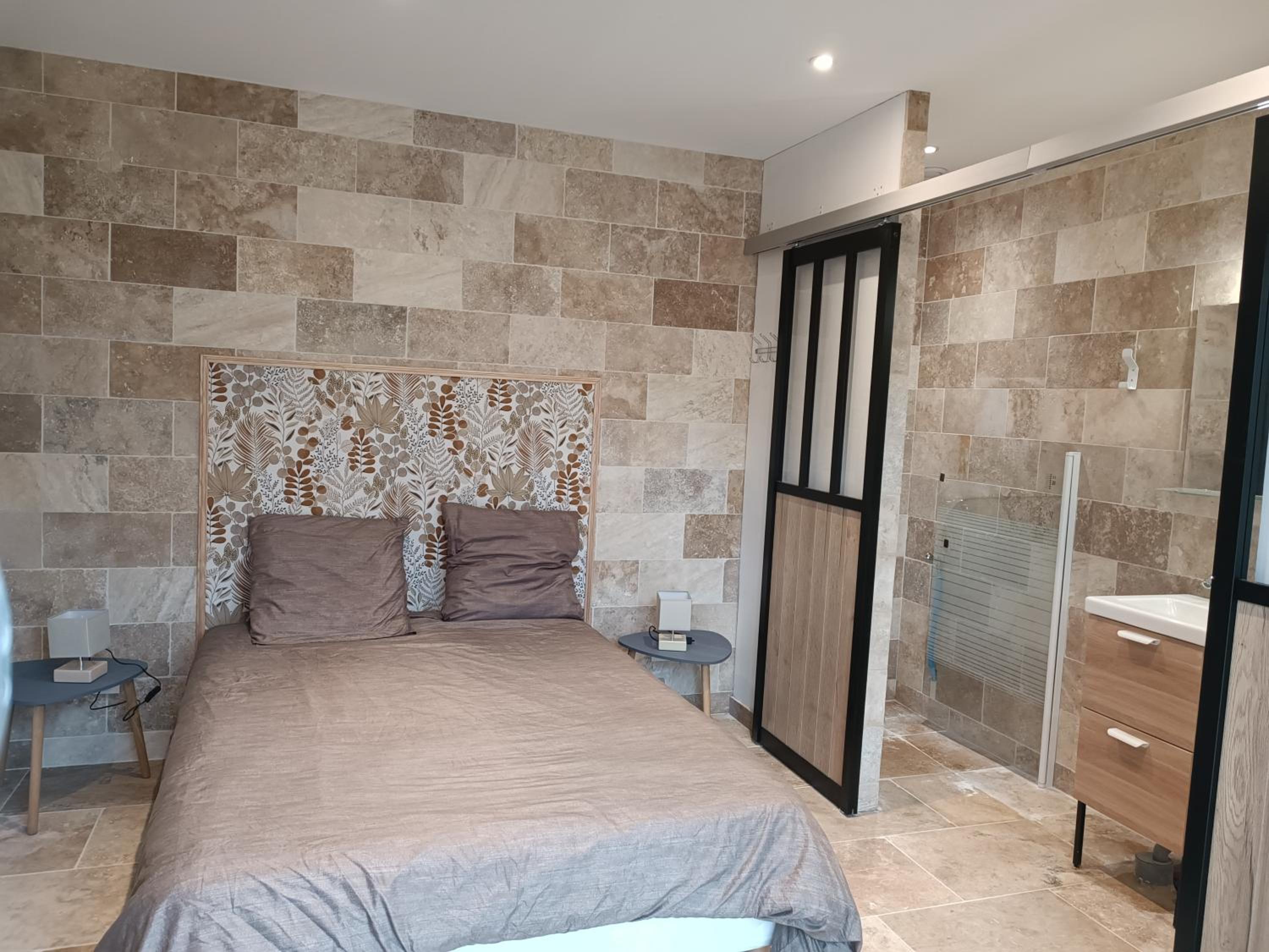 Double Room with Private Bathroom - Photo 1