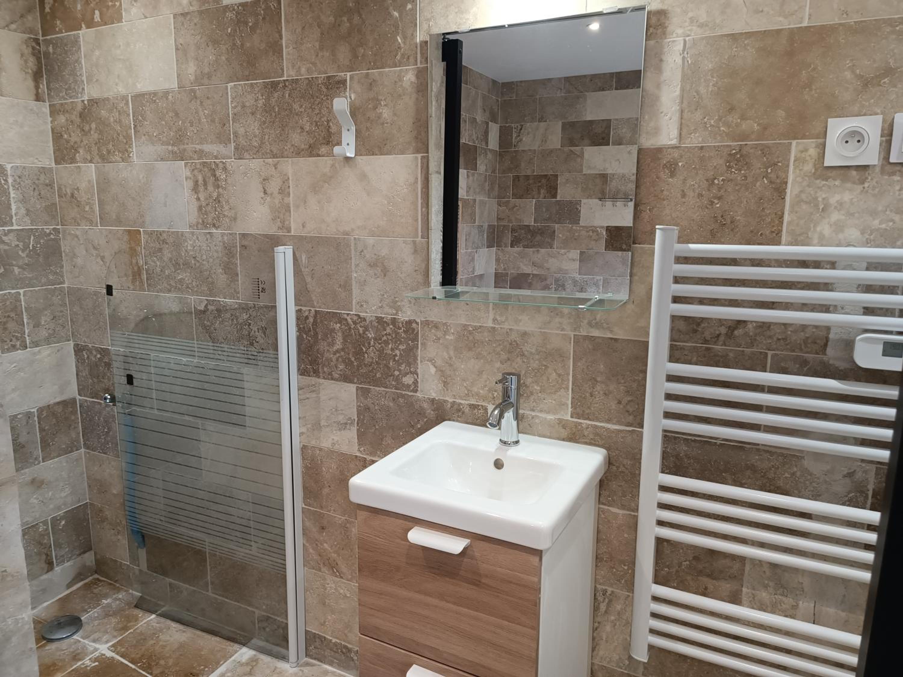 Double Room with Private Bathroom - Photo 5
