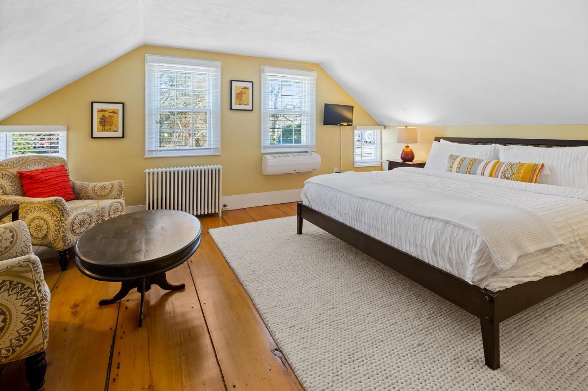 Deluxe King Room photo 3