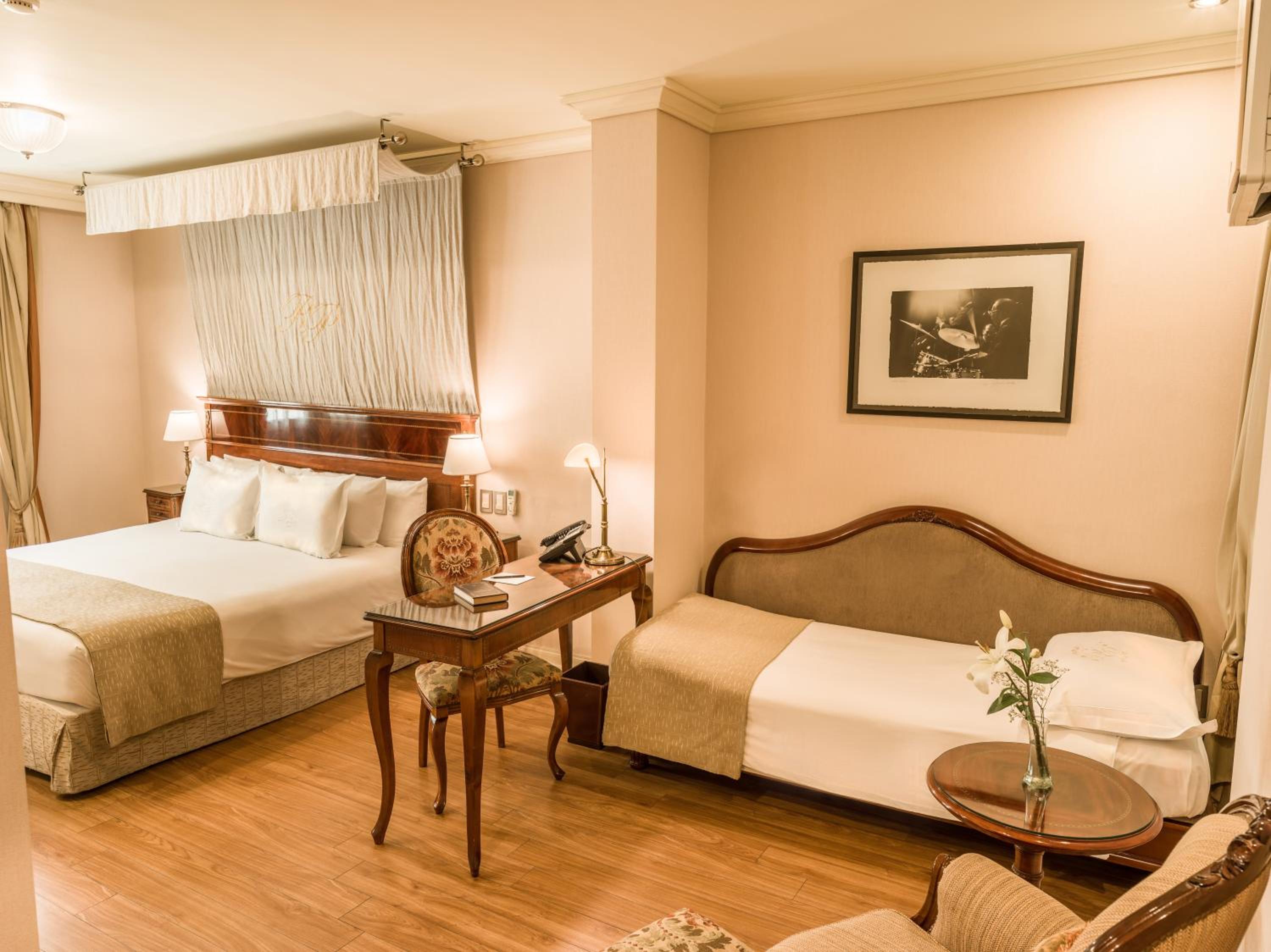 Melia Room King Bed thumbnail 5