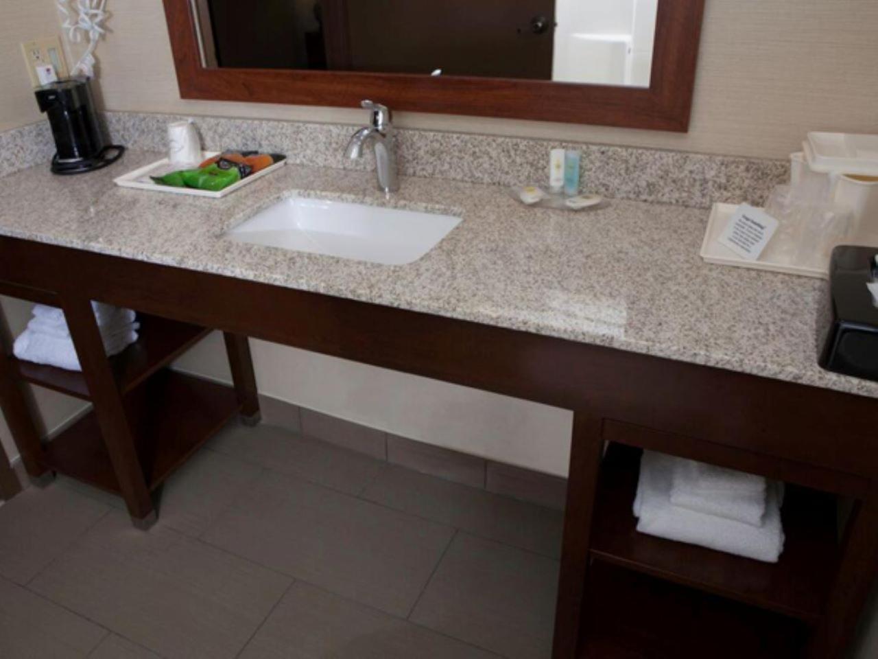 King Room - Non-Smoking - Photo 4