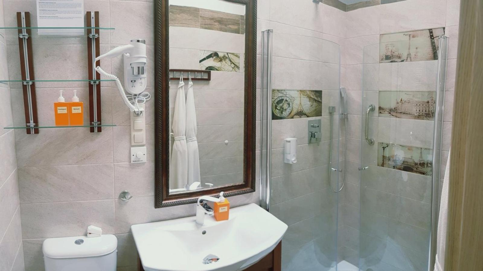 Deluxe Double or Twin Room - Photo 2