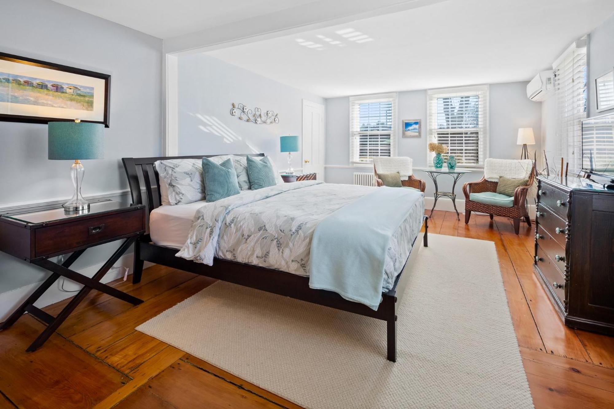 Seven-Bedroom House photo 2