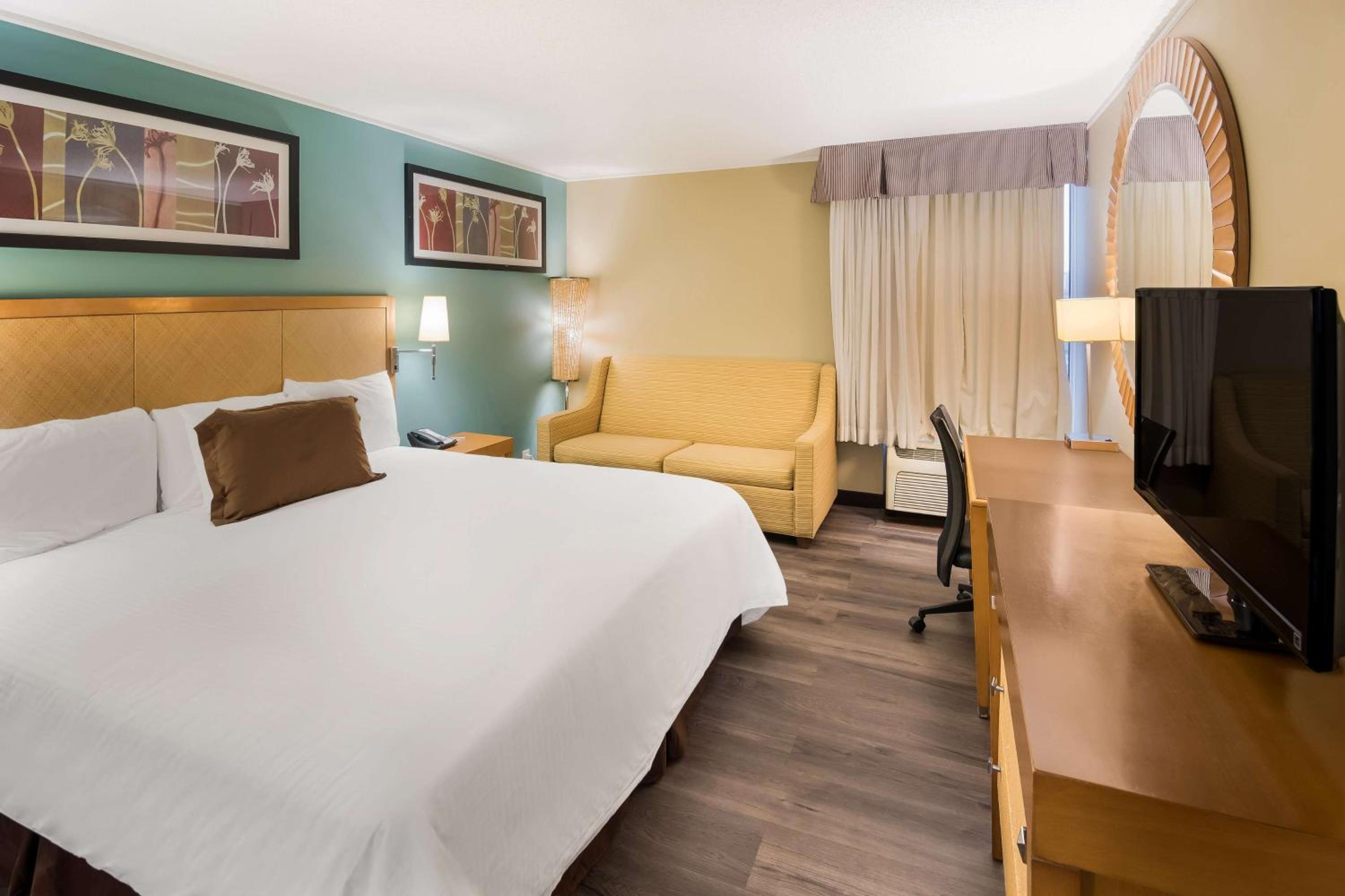 King Room with Kitchenette - Non-Smoking - Photo 1