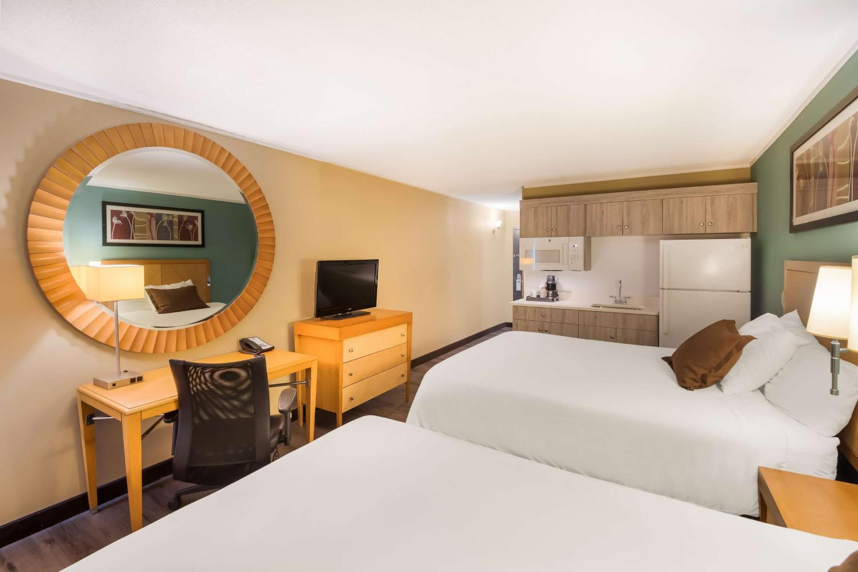 Queen Room with Two Queen Beds and Kitchenette - Non-Smoking - Photo 1