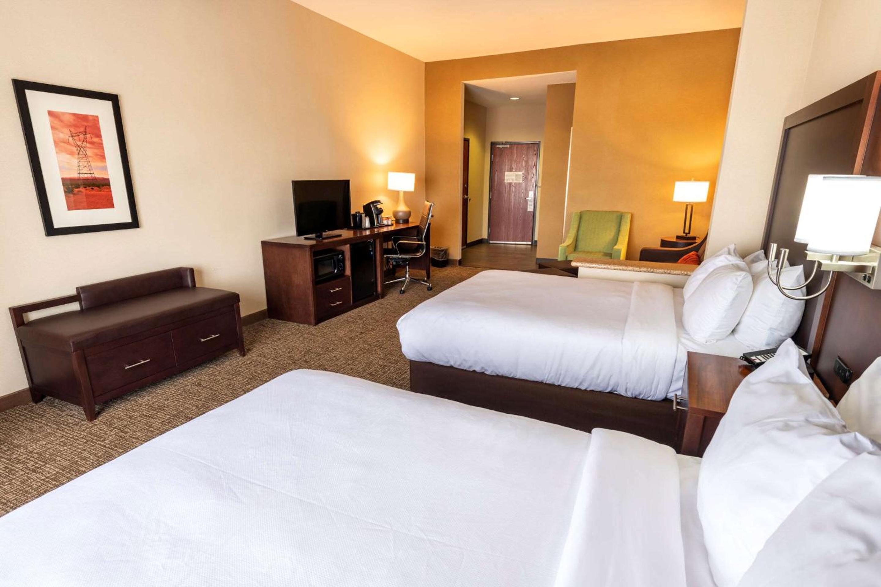 Queen Suite with Two Queen Beds and Sofa Bed - Photo 1