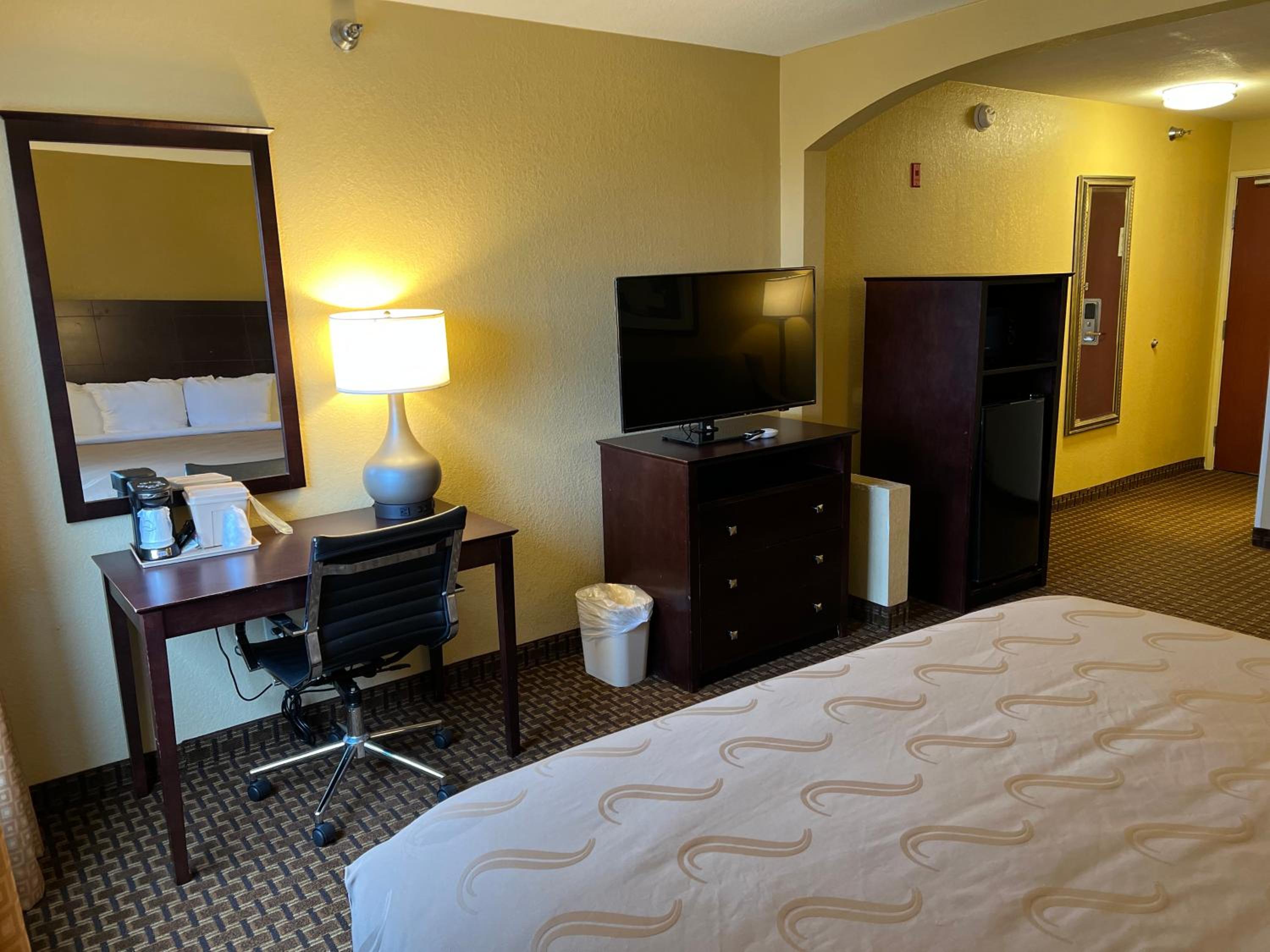 King Room - Non-Smoking - Photo 1