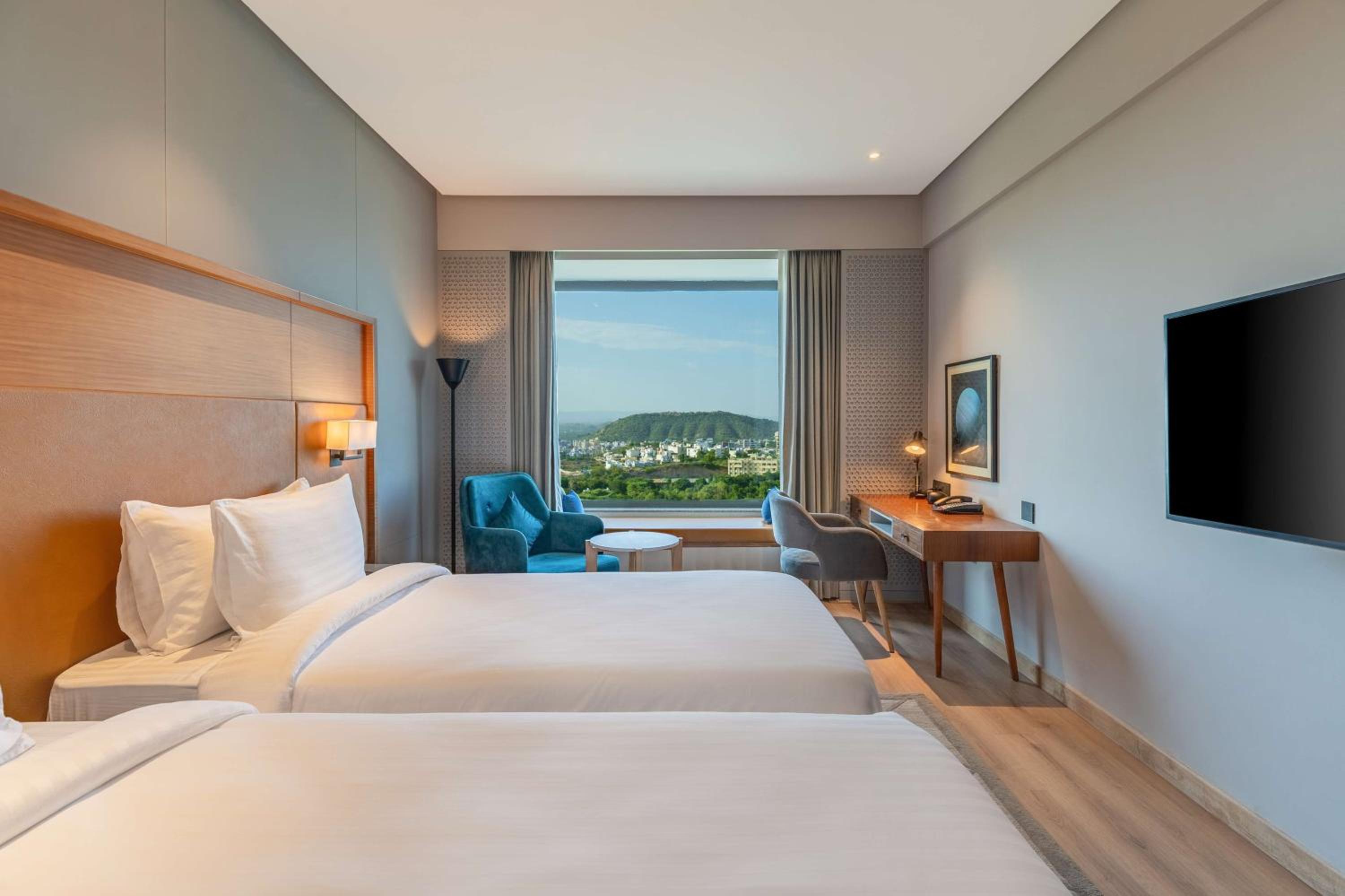 Superior Room with Statue View - Photo 1