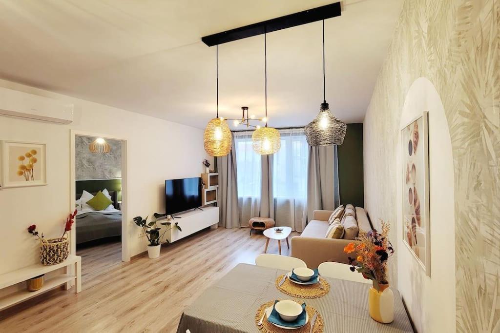 One-Bedroom Apartment - Photo 1