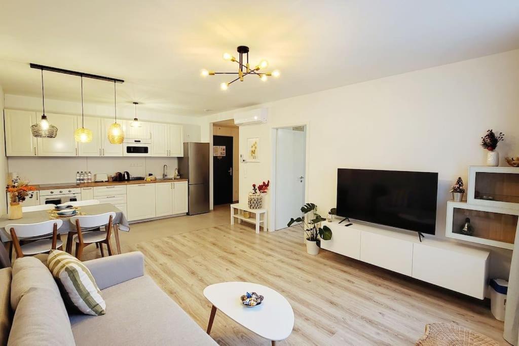 One-Bedroom Apartment - Photo 14