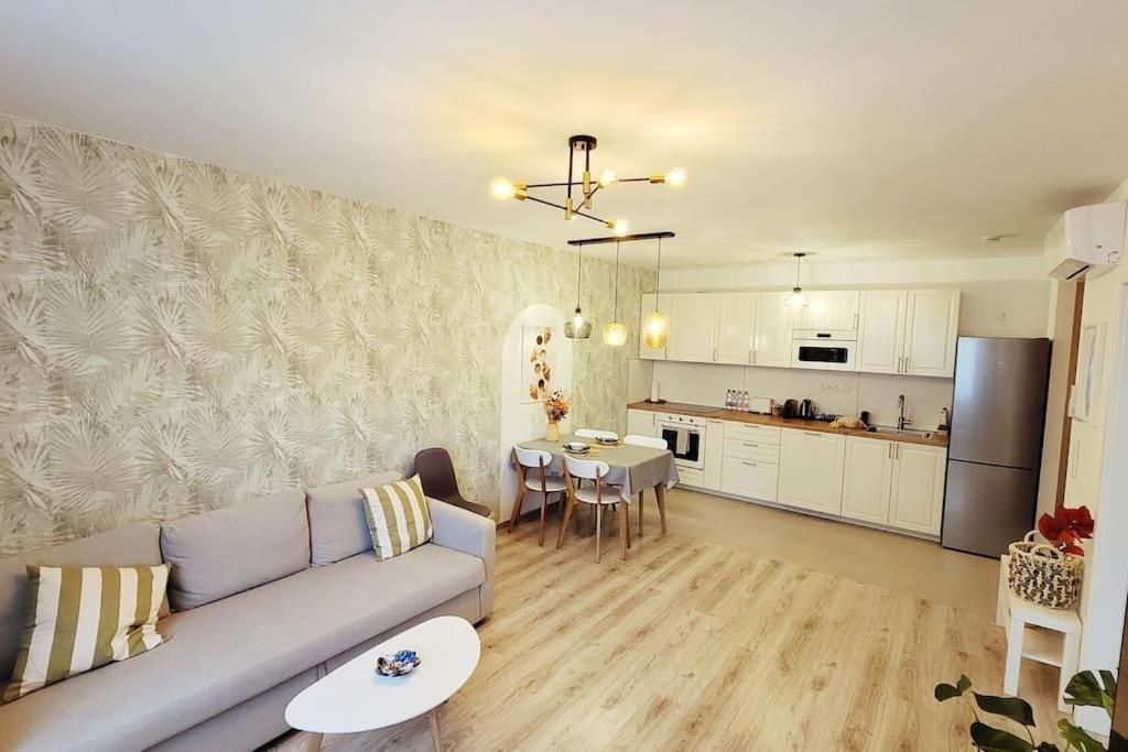 One-Bedroom Apartment - Photo 17