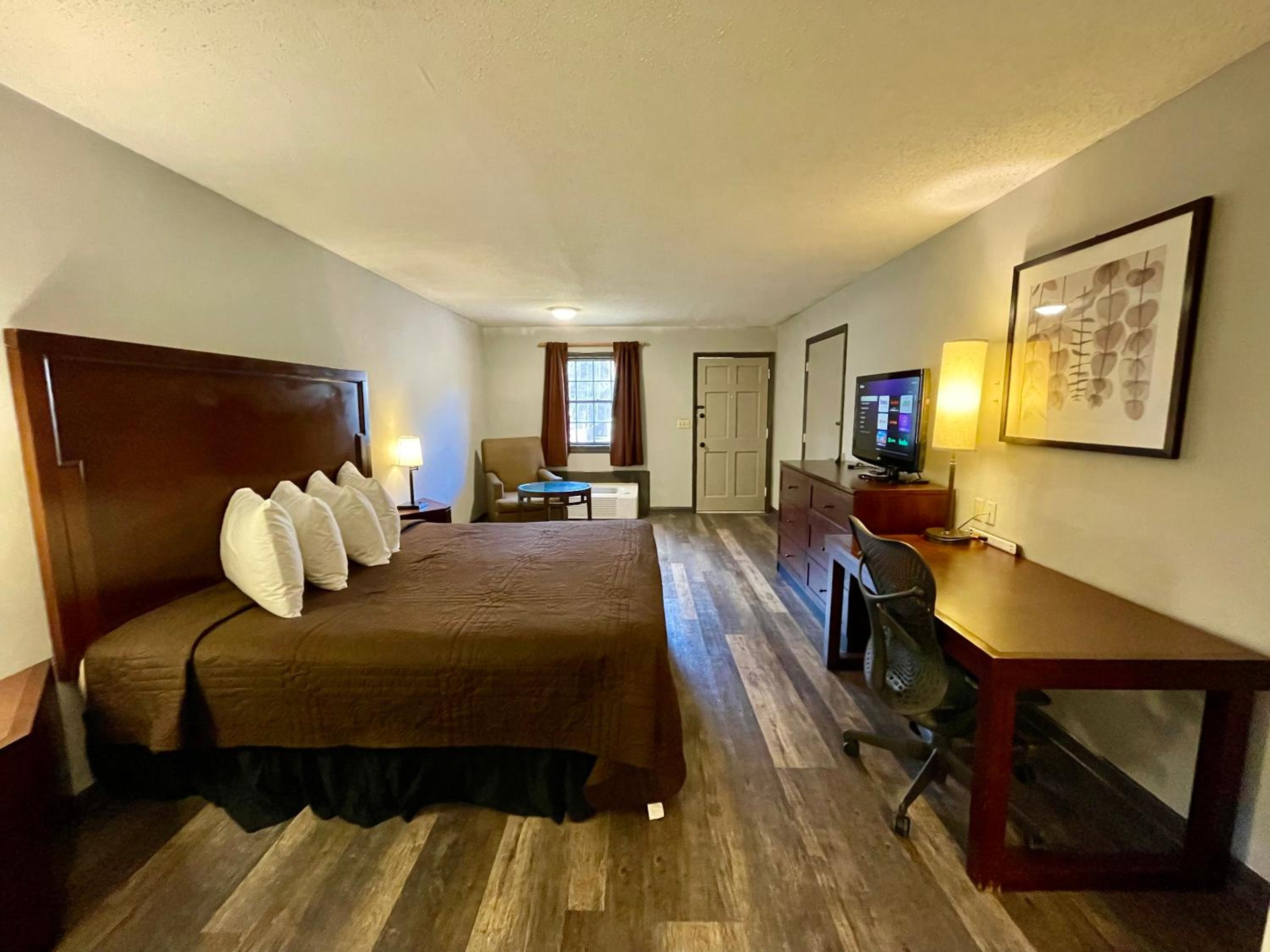 Deluxe King Room - Photo 1