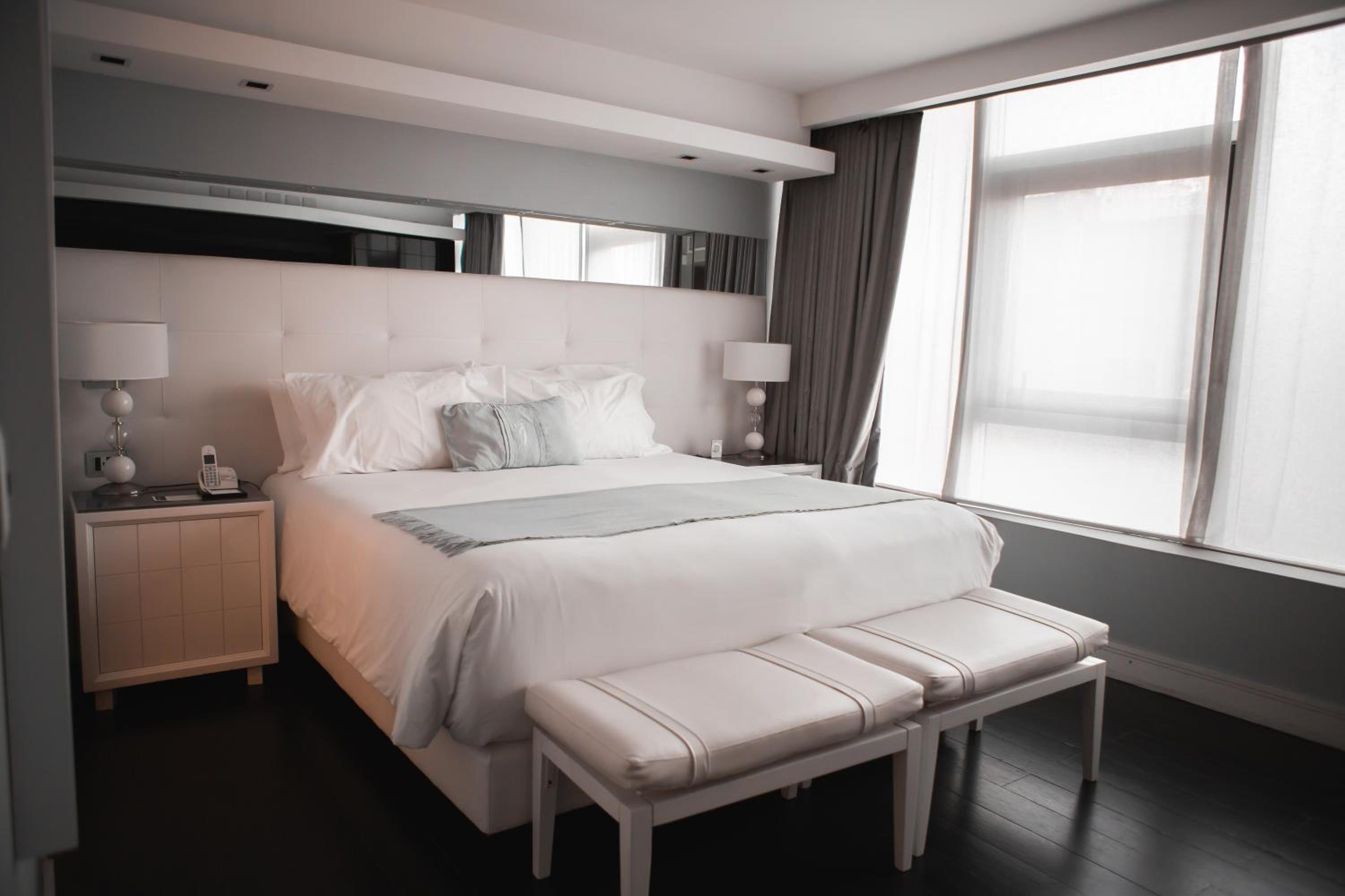 Deluxe Double Room thumbnail 5