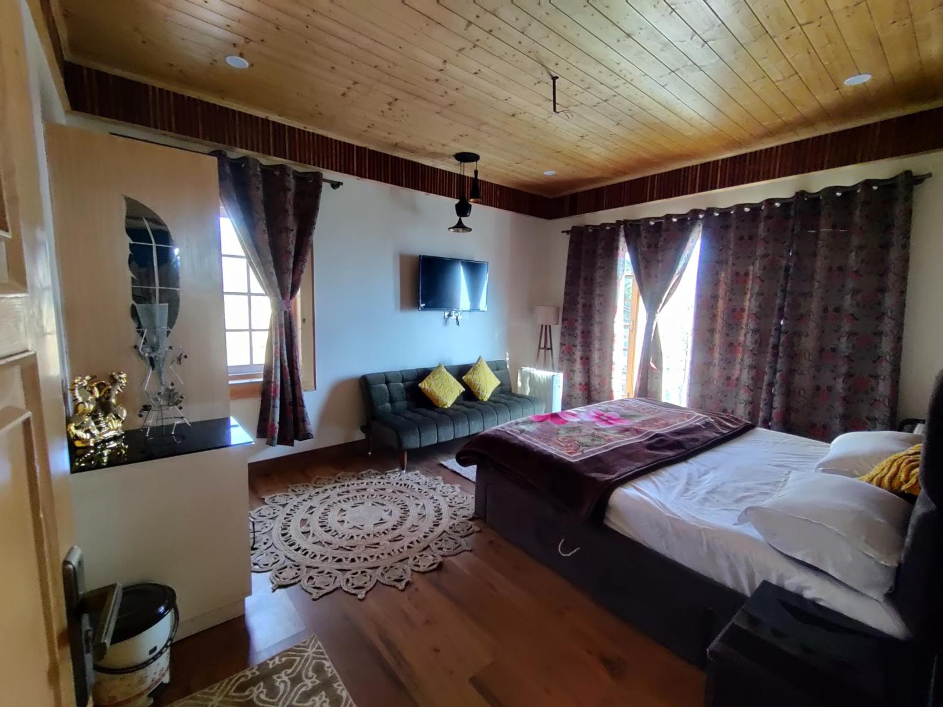 Four-Bedroom House photo 3