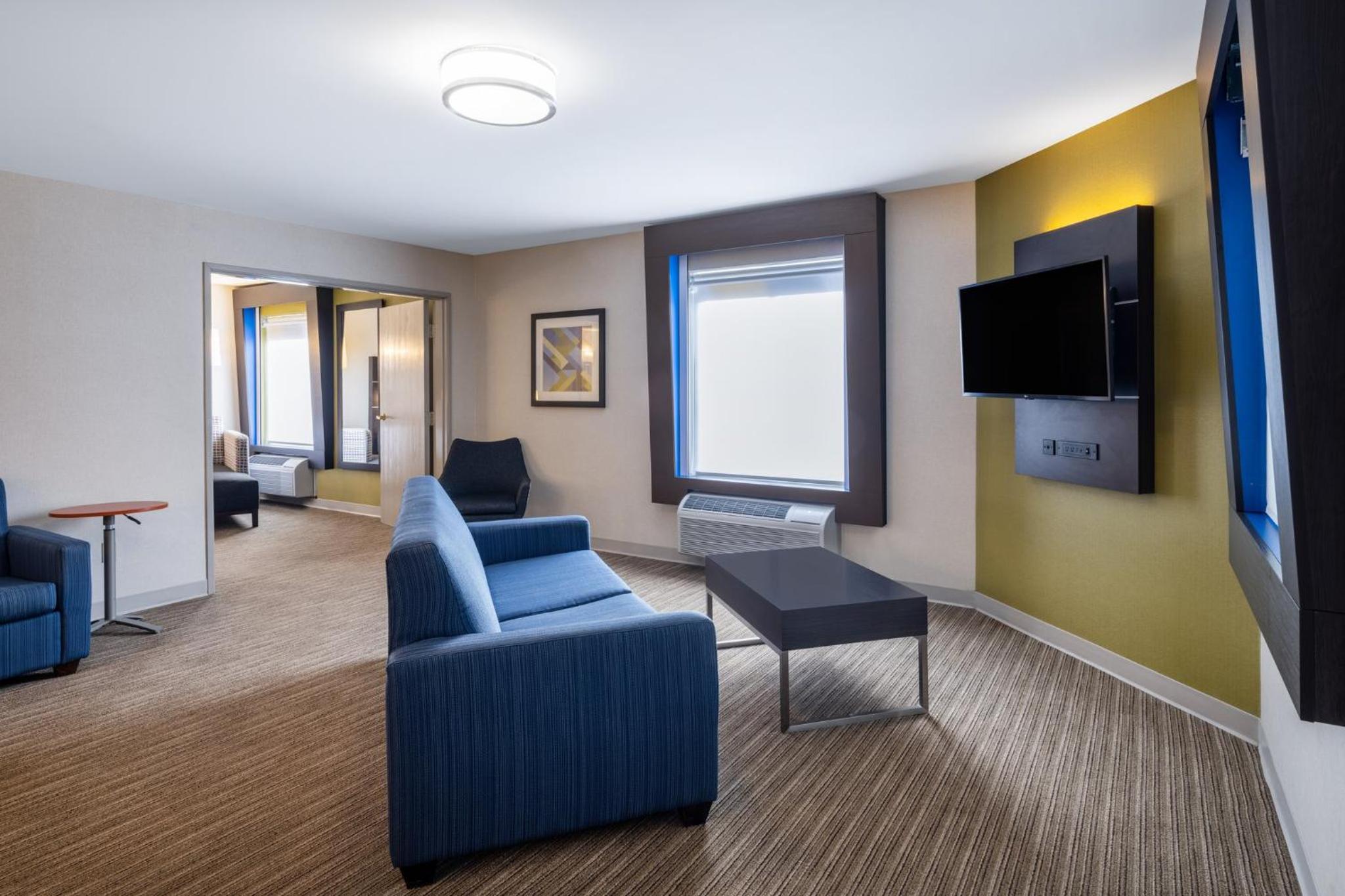 King Suite with Sofa Bed - Photo 2
