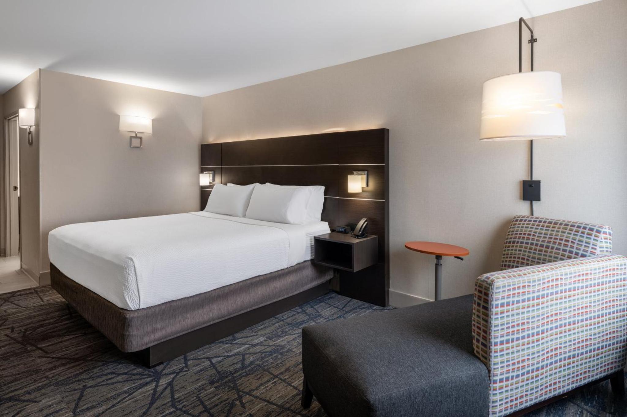 Standard King Room - Photo 4