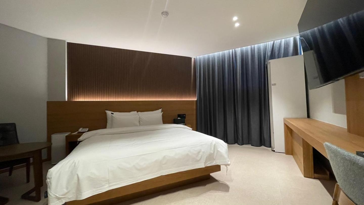 Corner Suite Room - Photo 3