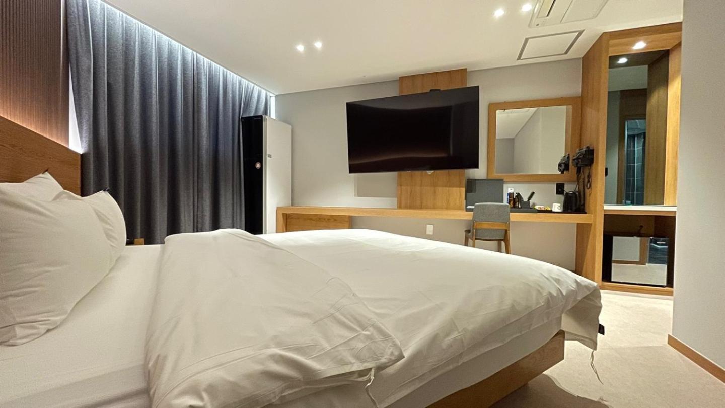 Corner Suite Room - Photo 1