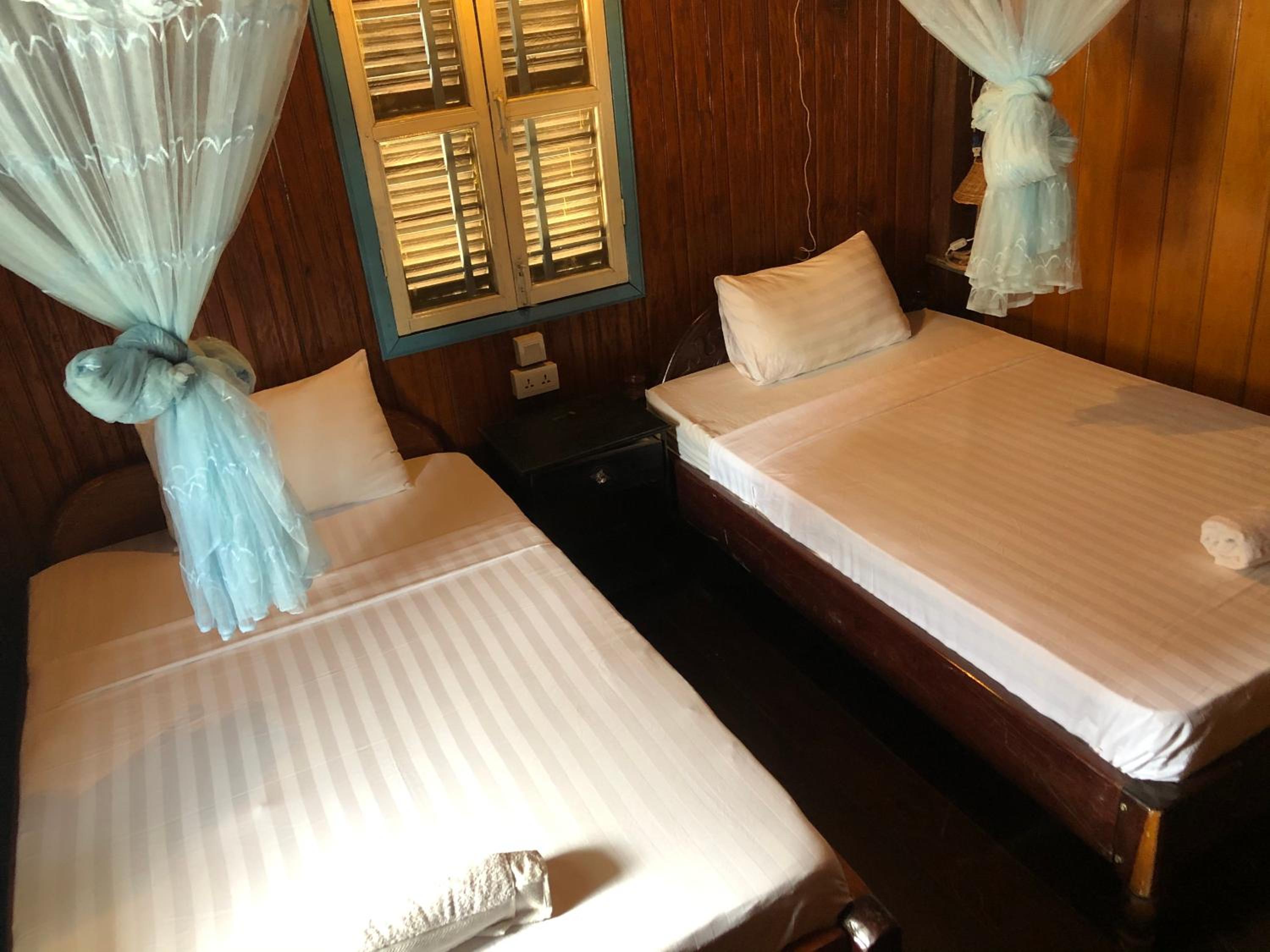 Standard Twin Room With Shared Bathroom