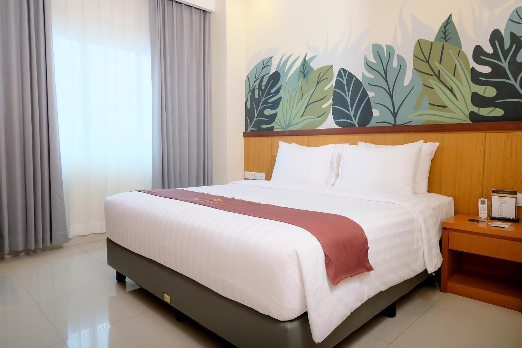 Deluxe King Room - Photo 1