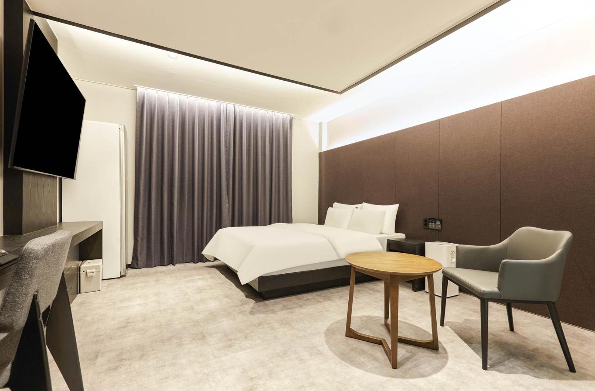 Deluxe King Room