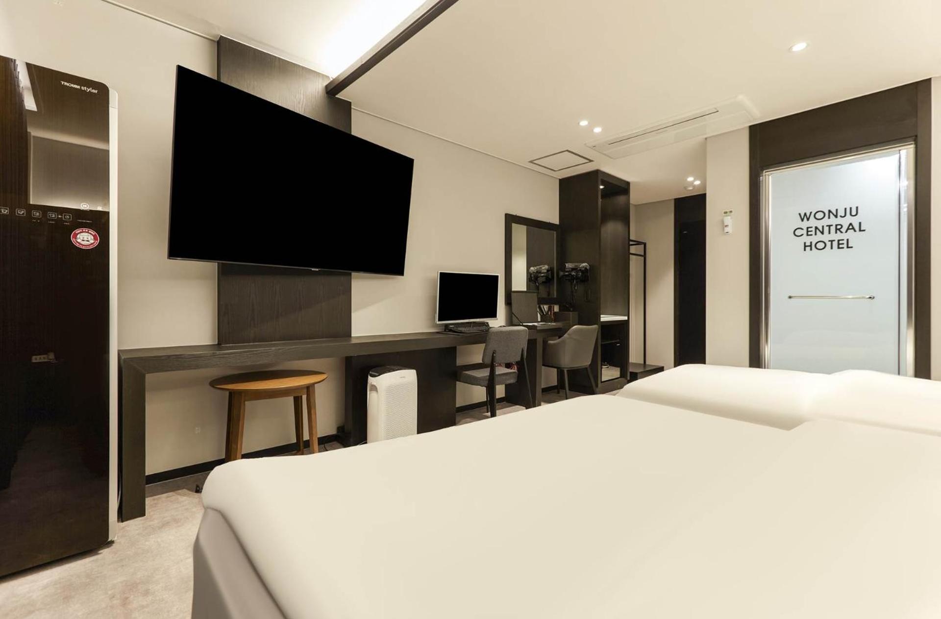 Business Twin Room - Photo 4