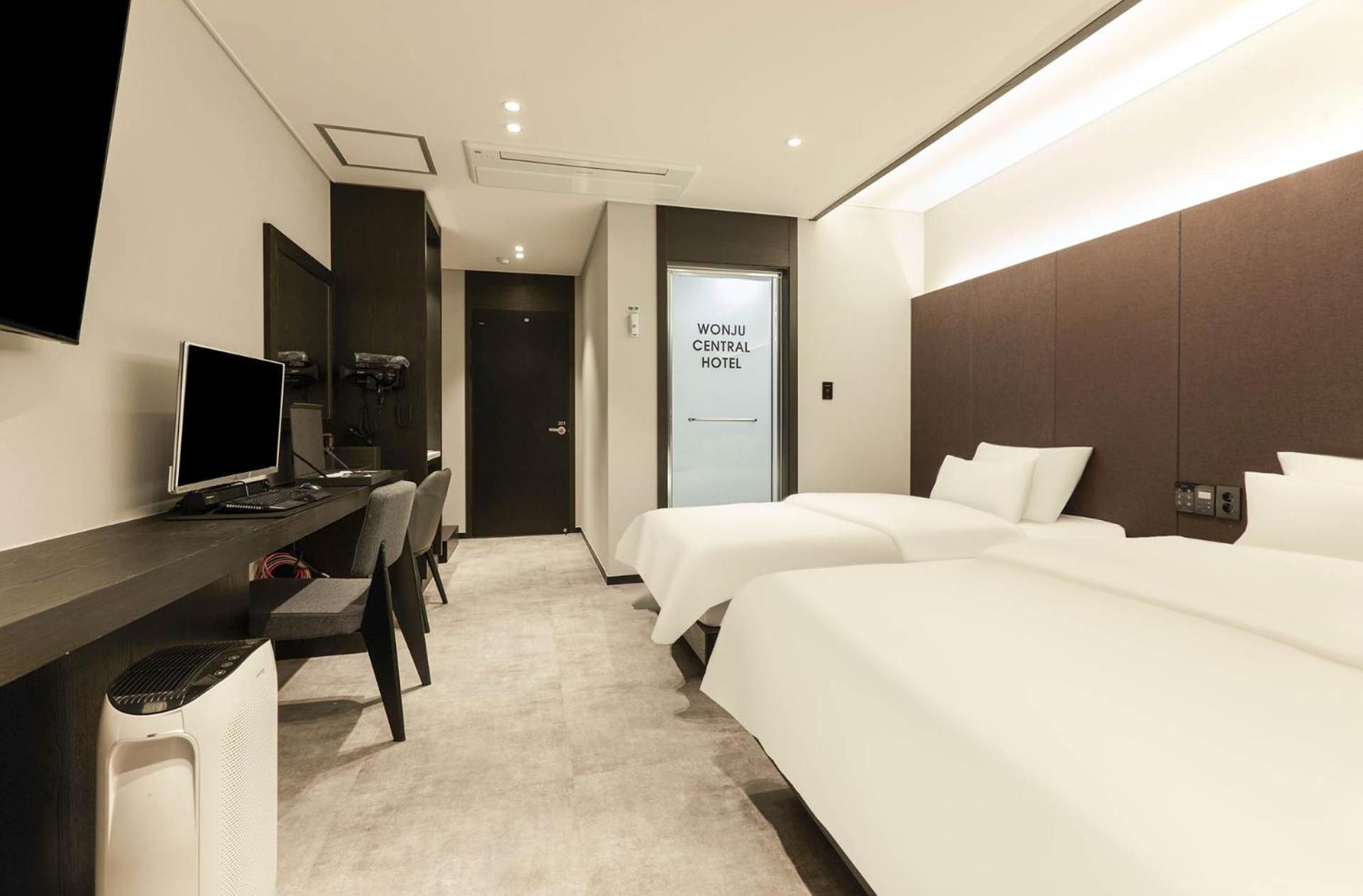 Business Twin Room - Photo 2