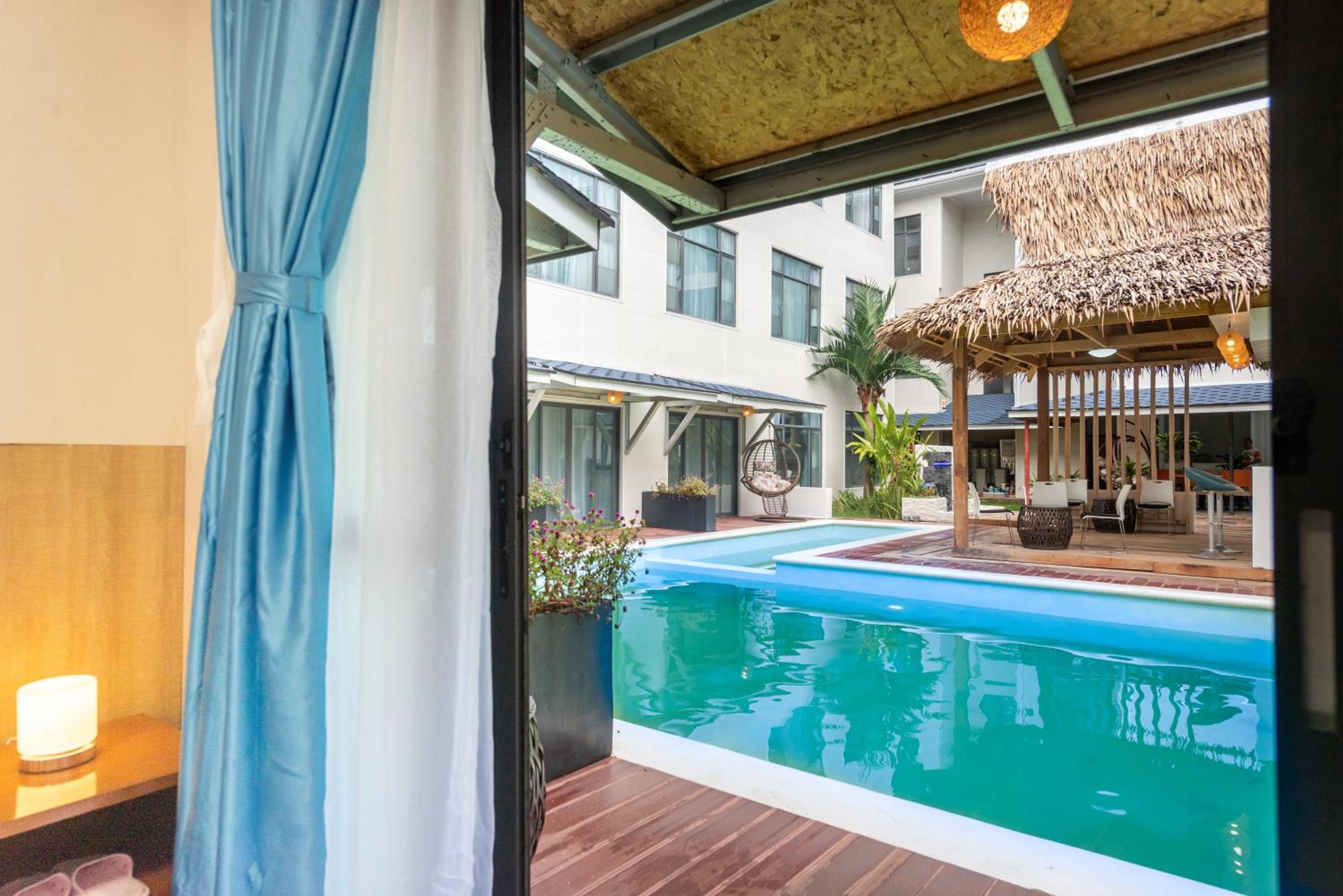 Double Room with Pool View photo 2