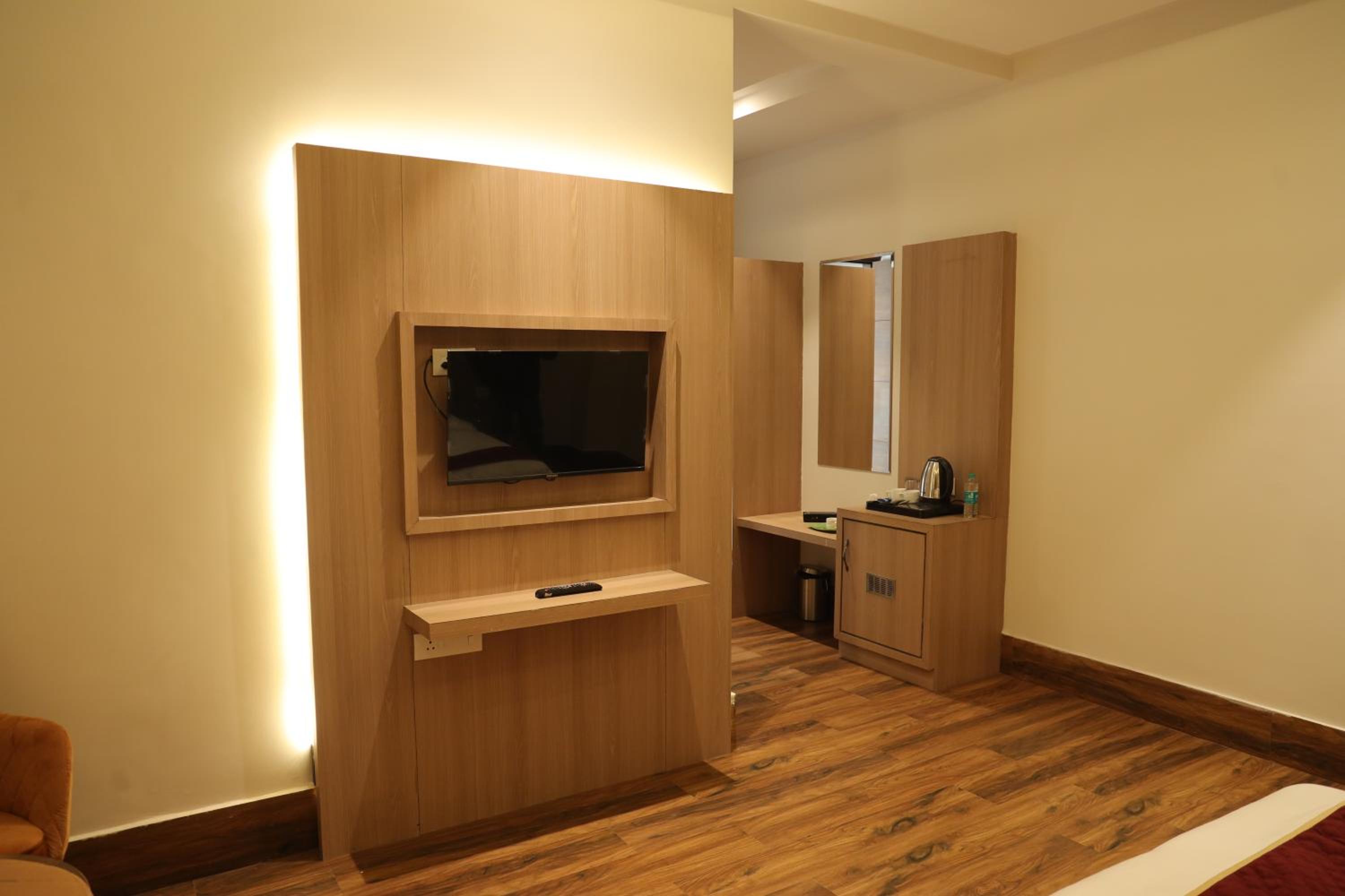 Superior King Room - Photo 12