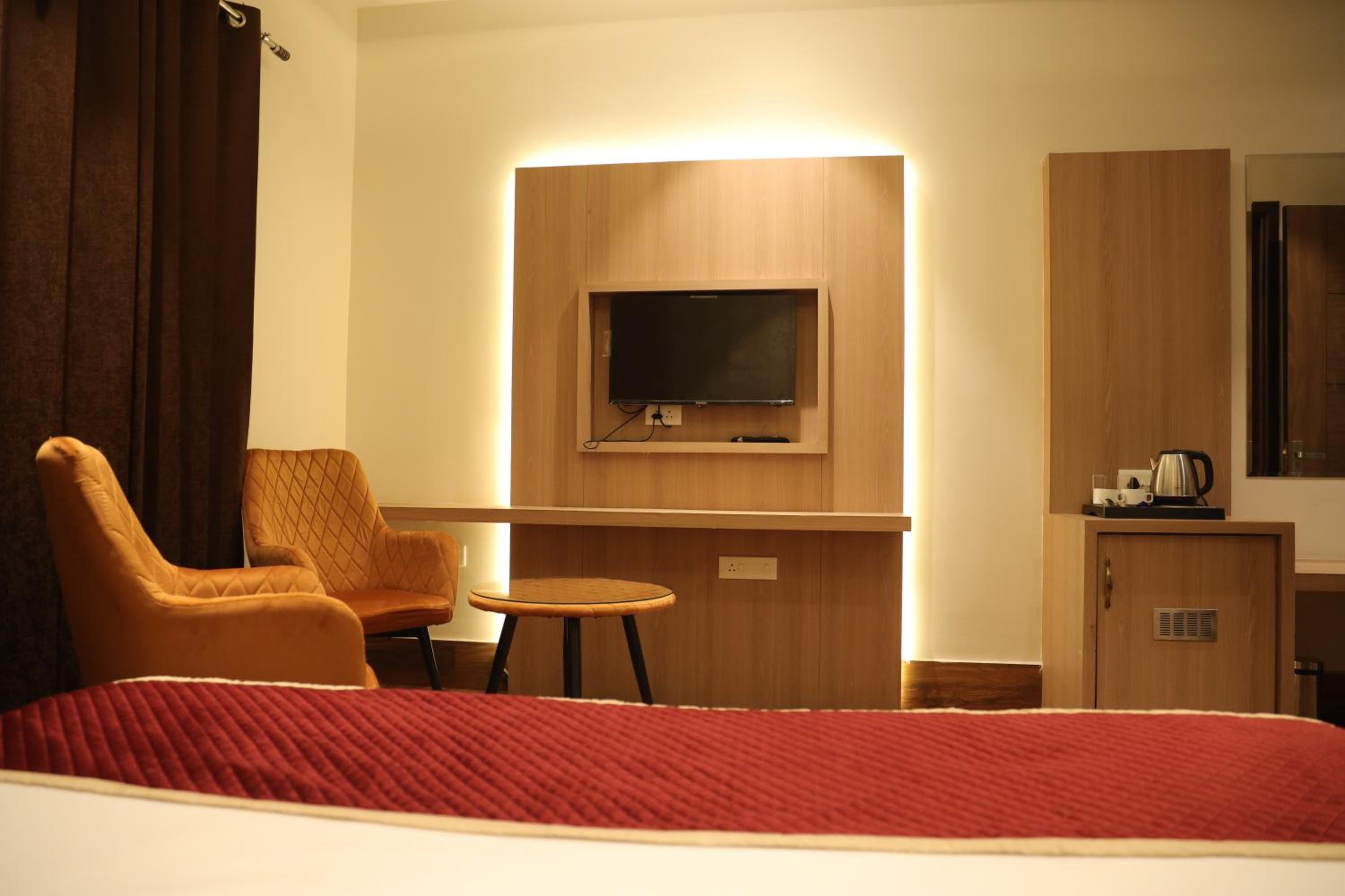 Superior King Room - Photo 8